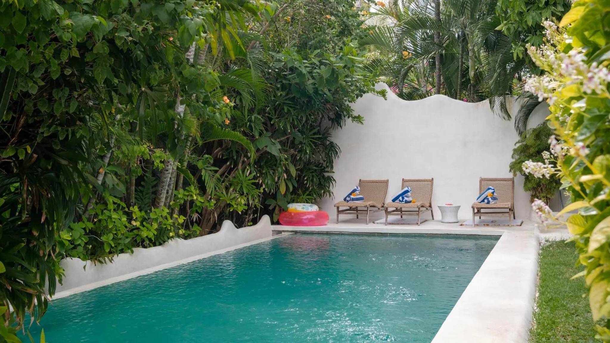 Swimming pool in The Ocean Luxury Villas