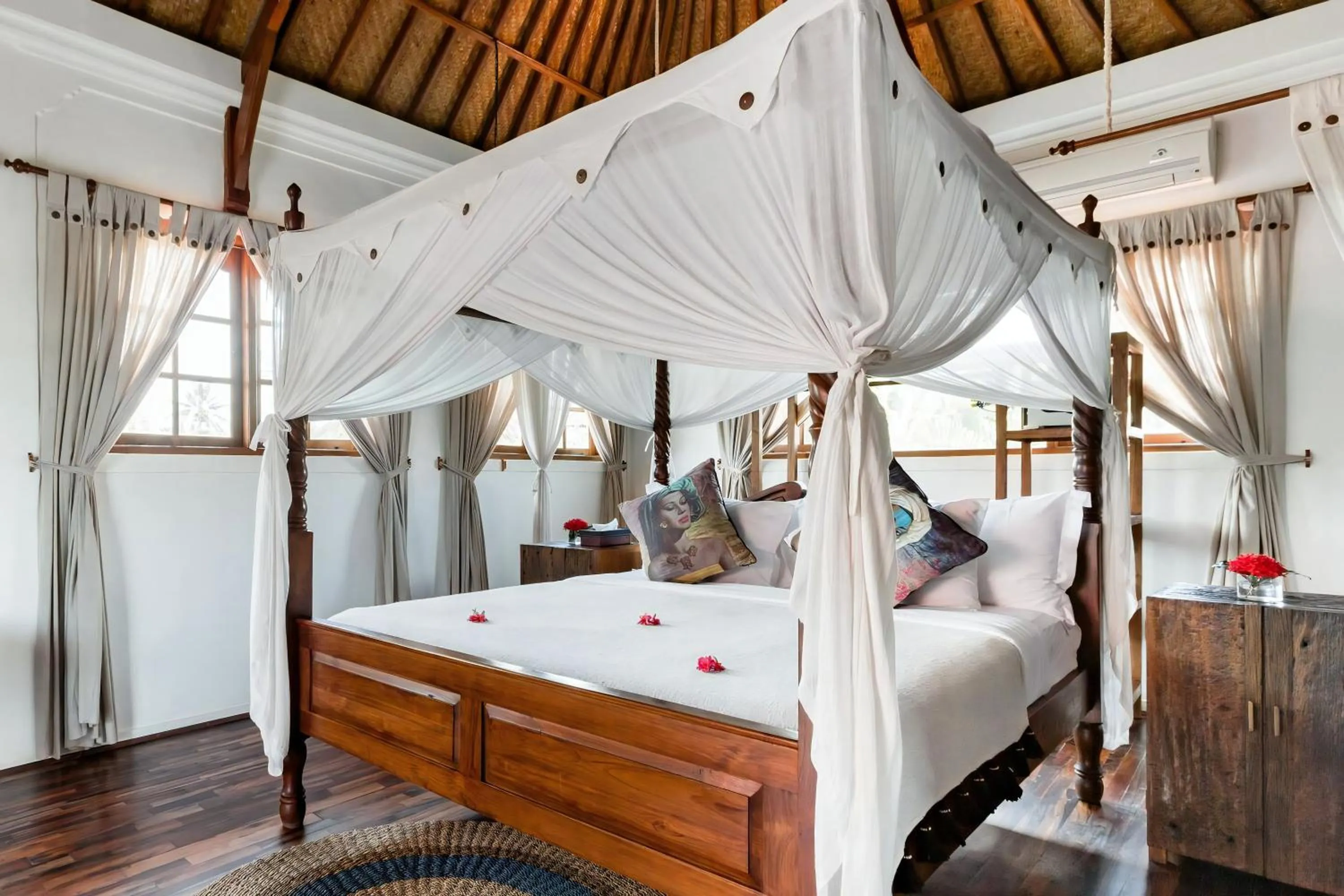 Bed in The Ocean Luxury Villas