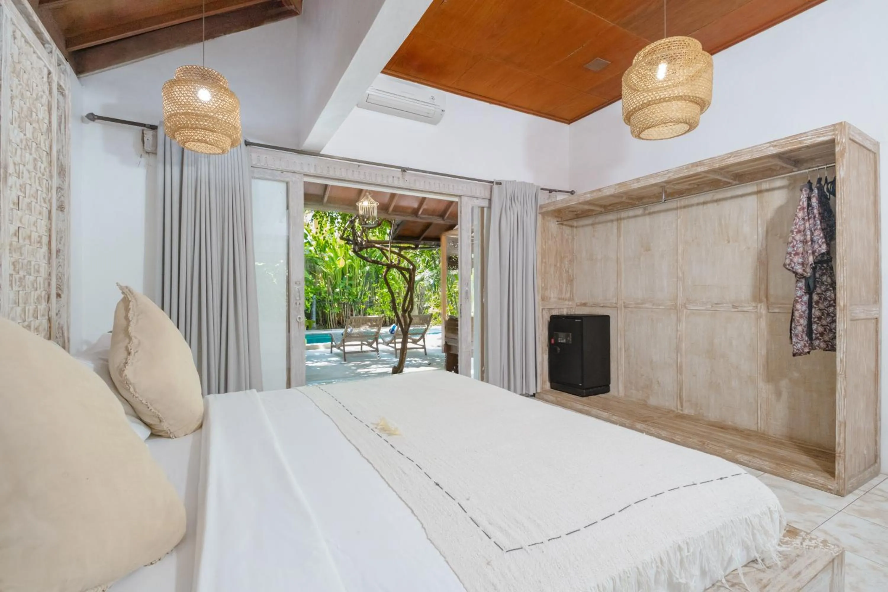 Bedroom, Bed in The Ocean Luxury Villas