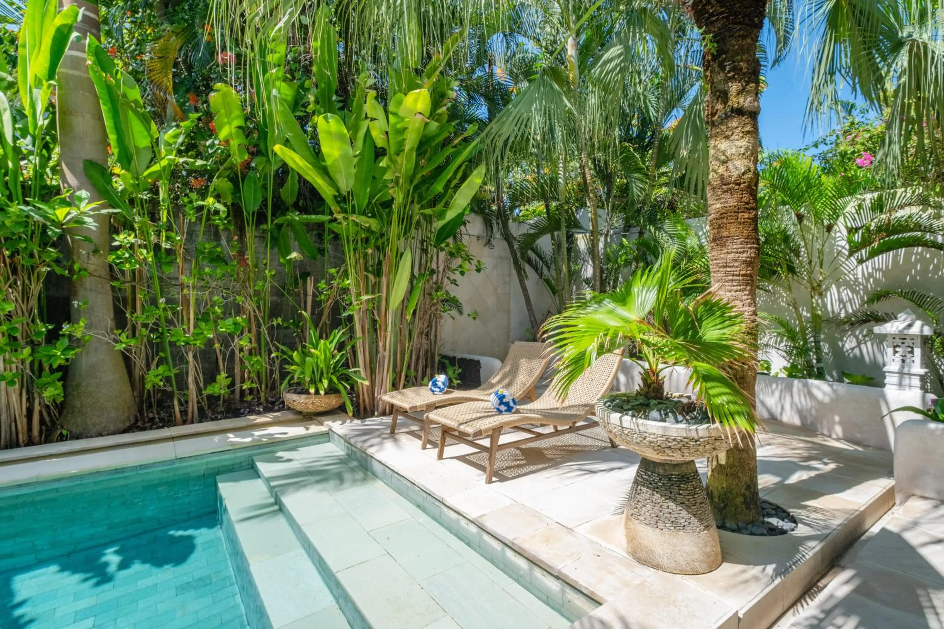 Swimming pool in The Ocean Luxury Villas