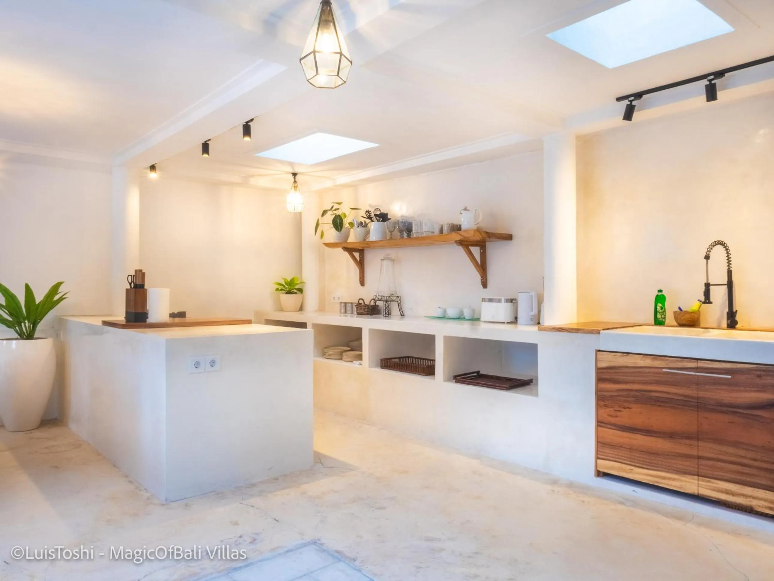 Kitchen or kitchenette in The Ocean Luxury Villas