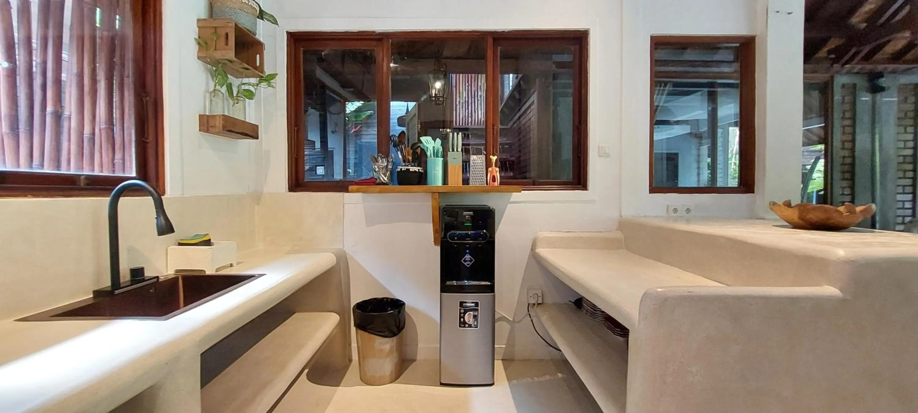Kitchen or kitchenette in The Ocean Luxury Villas