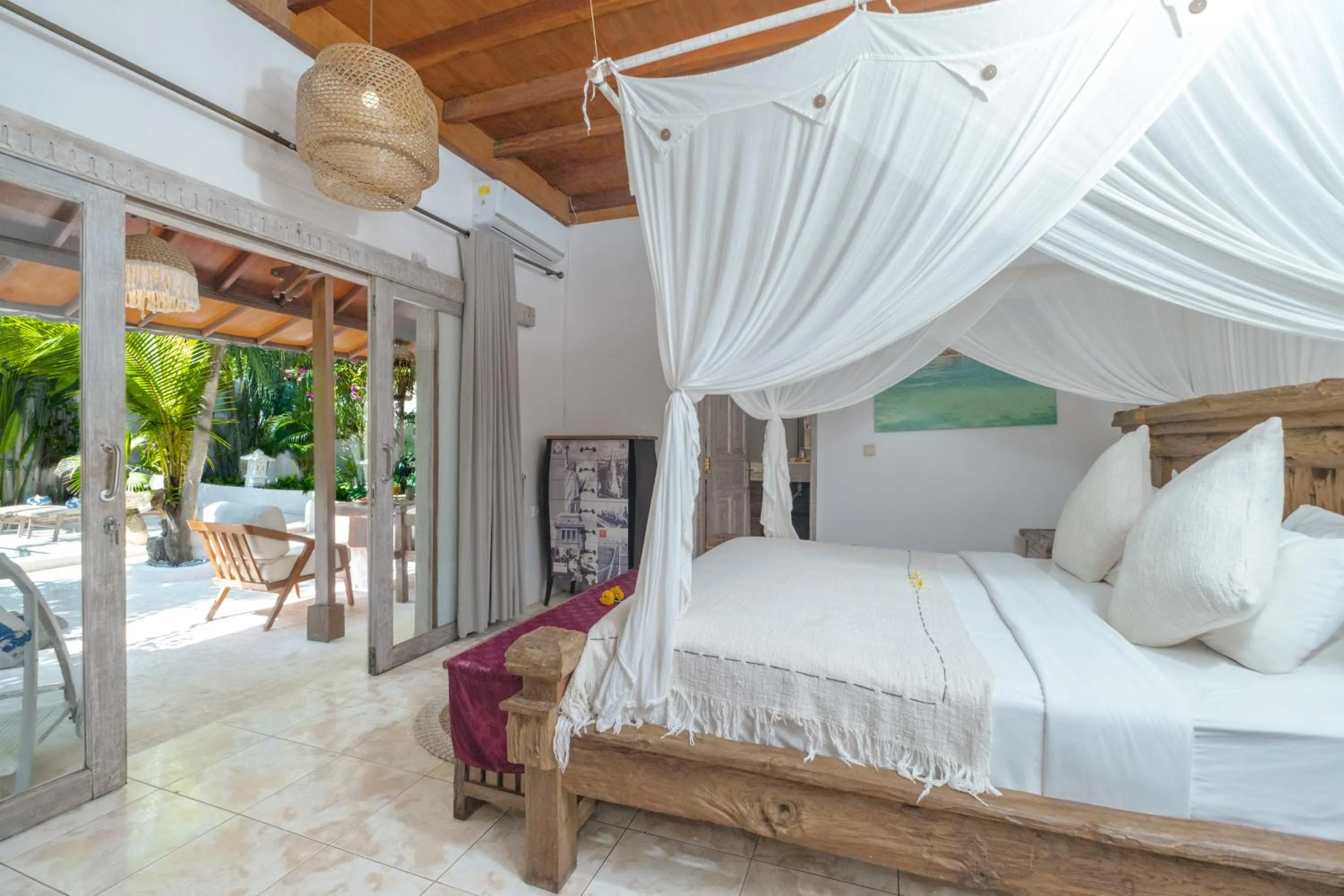 Bed in The Ocean Luxury Villas
