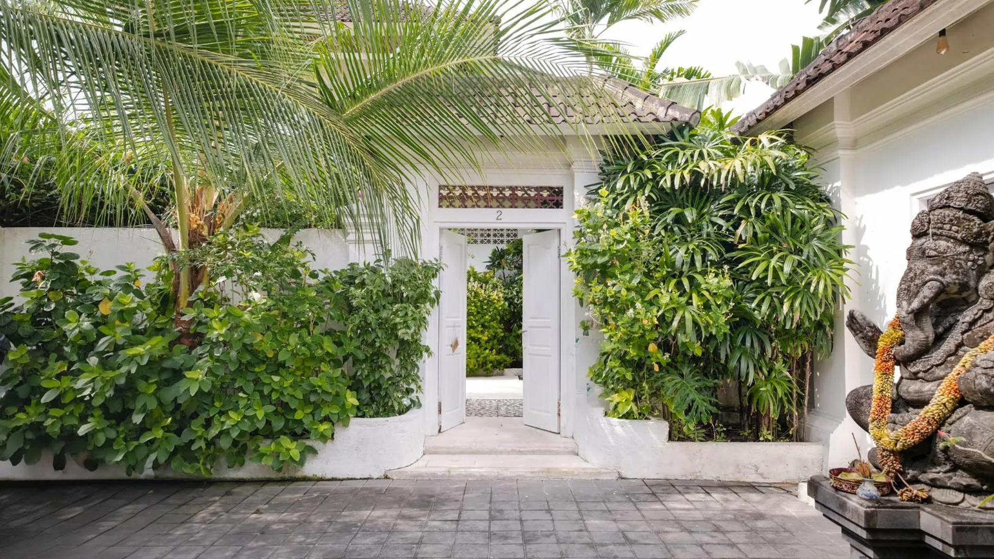 Property building in The Ocean Luxury Villas