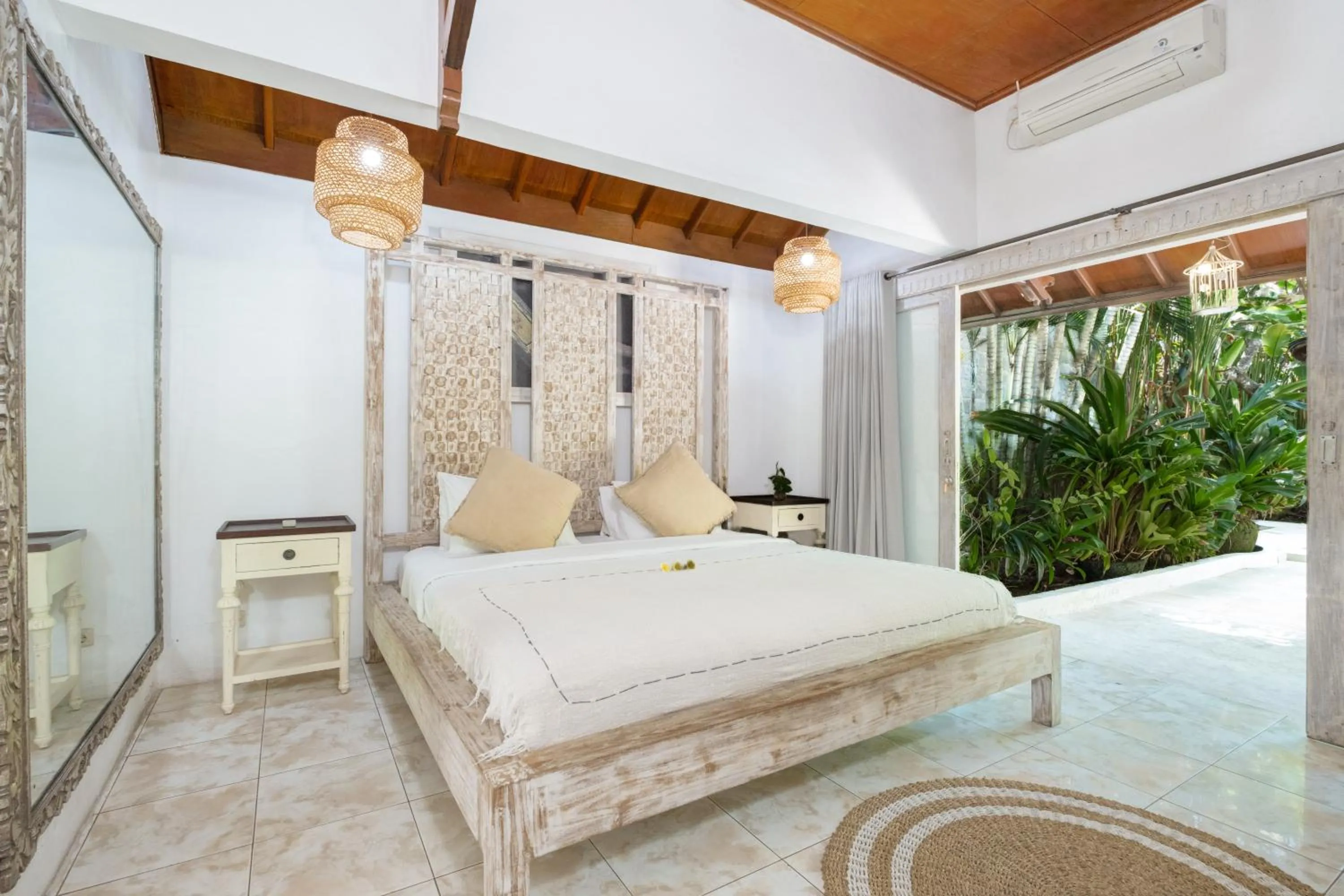 Bed in The Ocean Luxury Villas