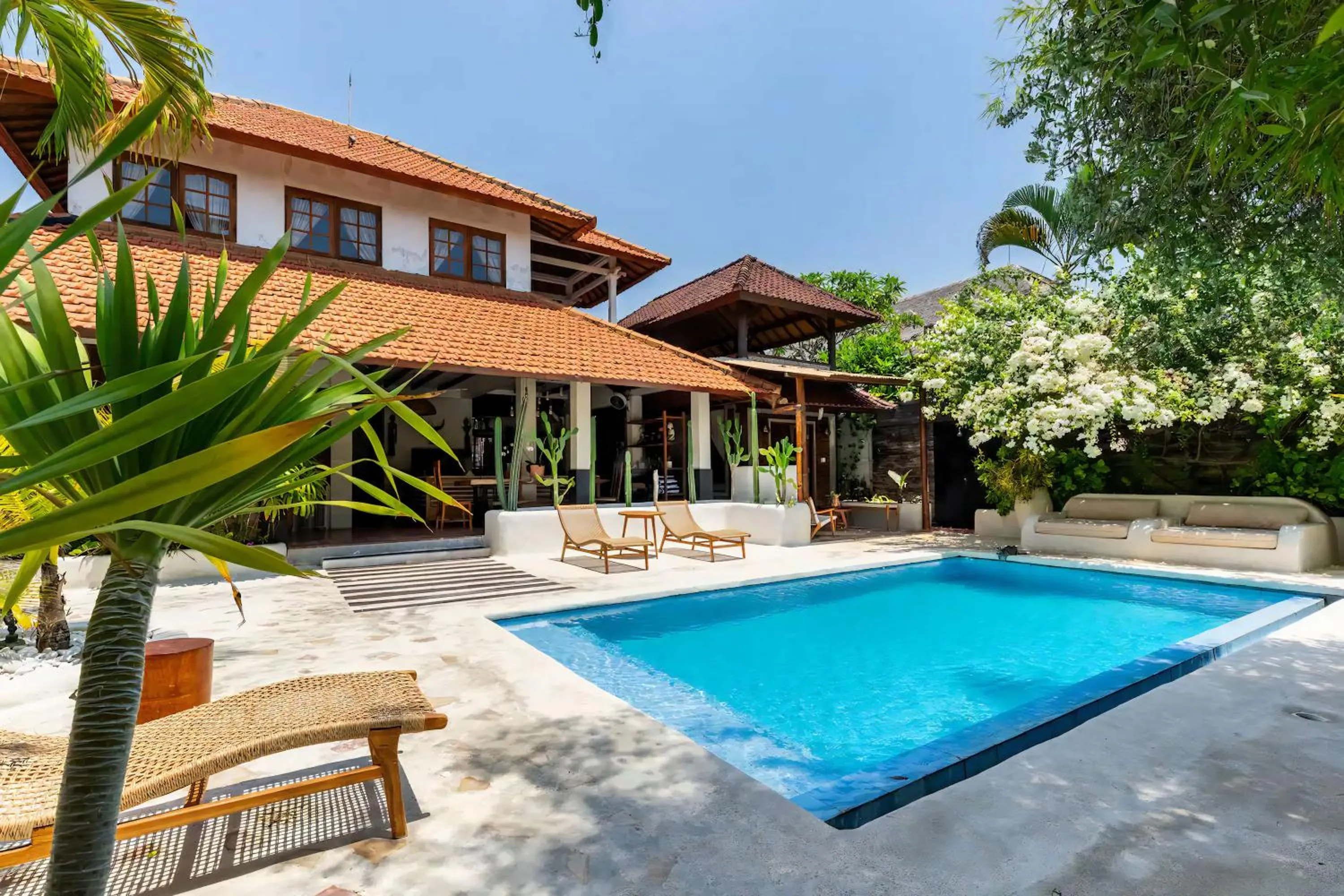 Property building in The Ocean Luxury Villas