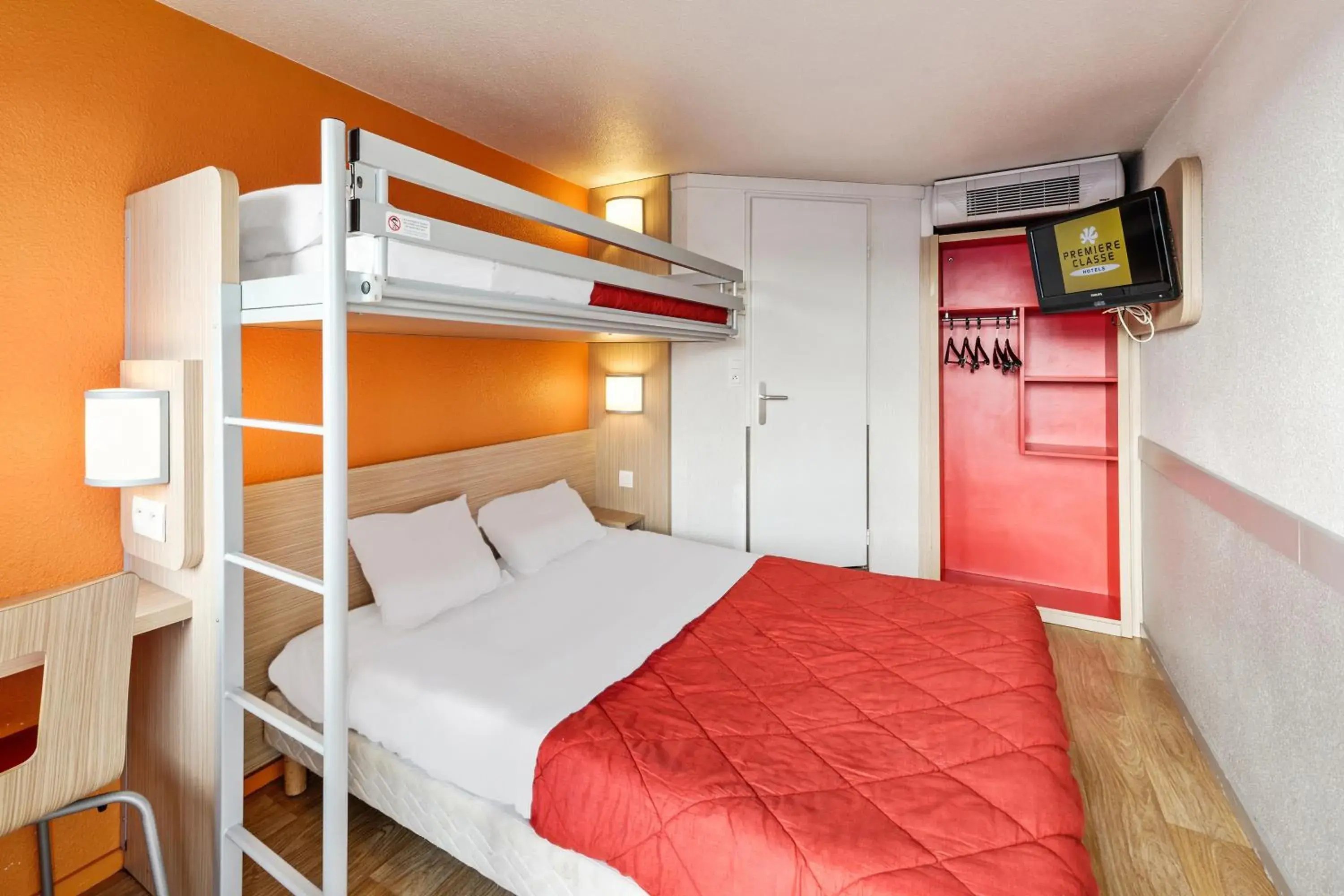 Bedroom, Bunk Bed in Premiere Classe Versailles - Saint Cyr L'ecole