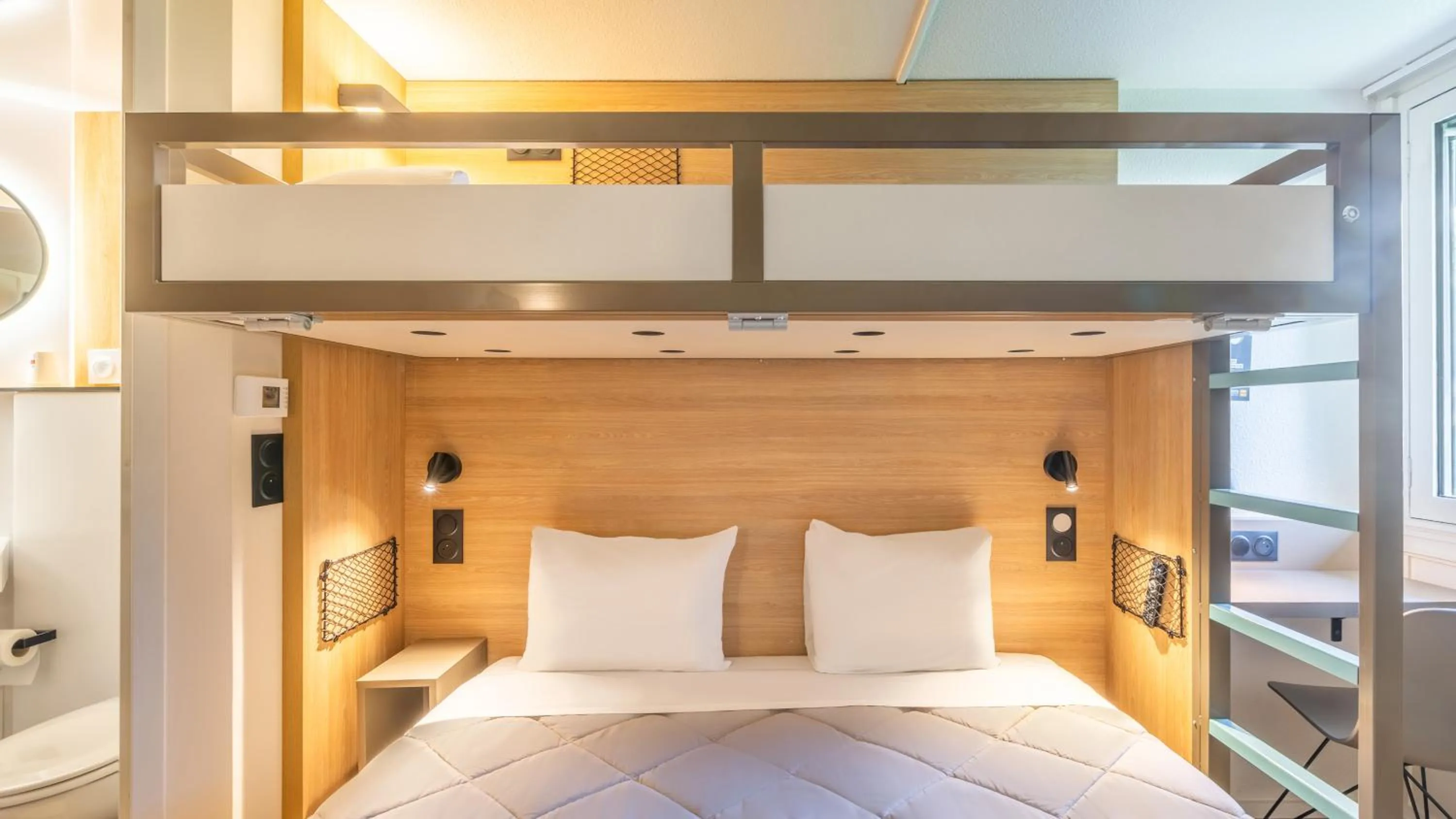 Photo of the whole room, Bed in Premiere Classe Versailles - Saint Cyr L'ecole