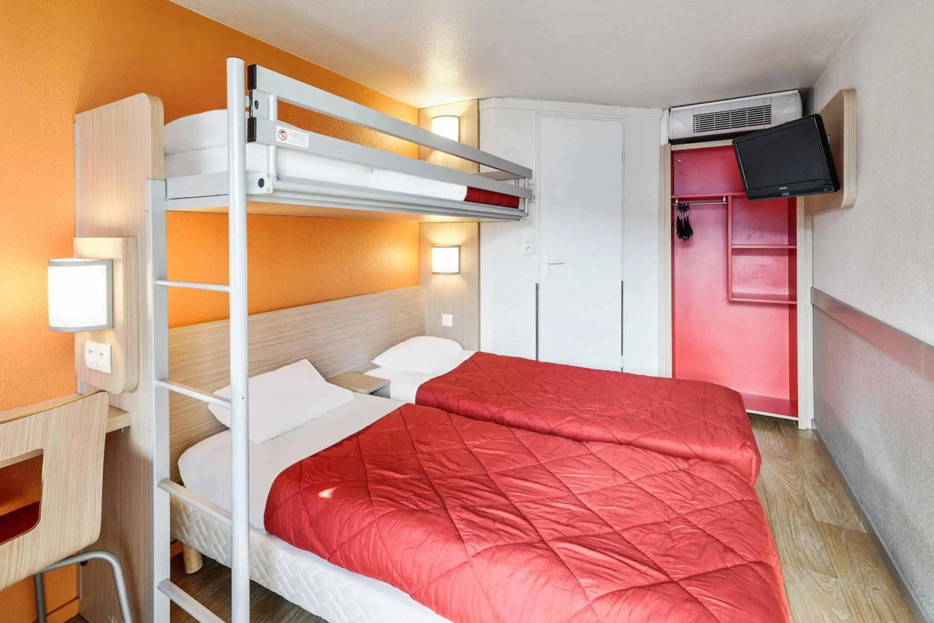 Bedroom, Bunk Bed in Premiere Classe Versailles - Saint Cyr L'ecole