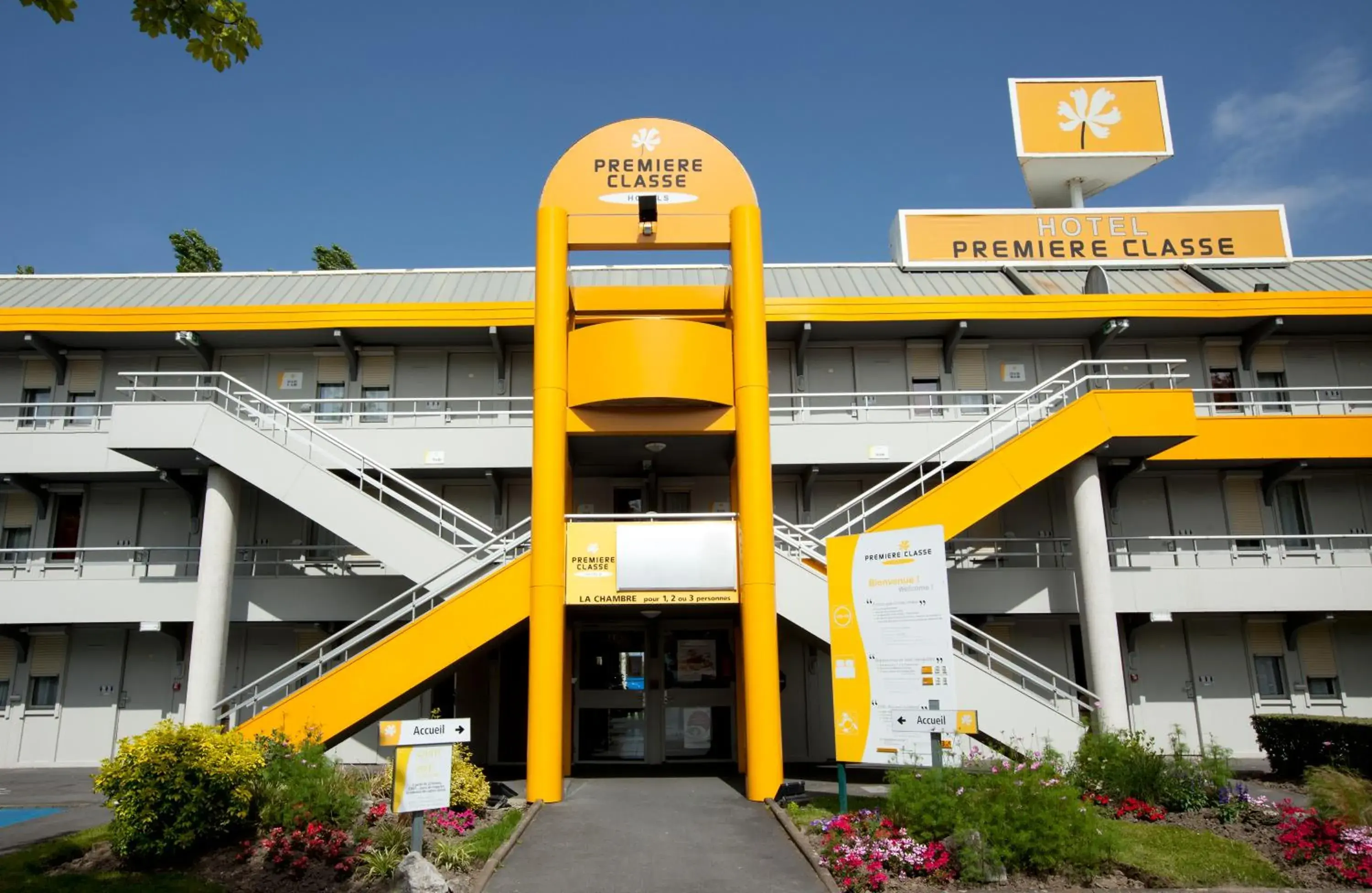 Facade/entrance in Premiere Classe Versailles - Saint Cyr L'ecole