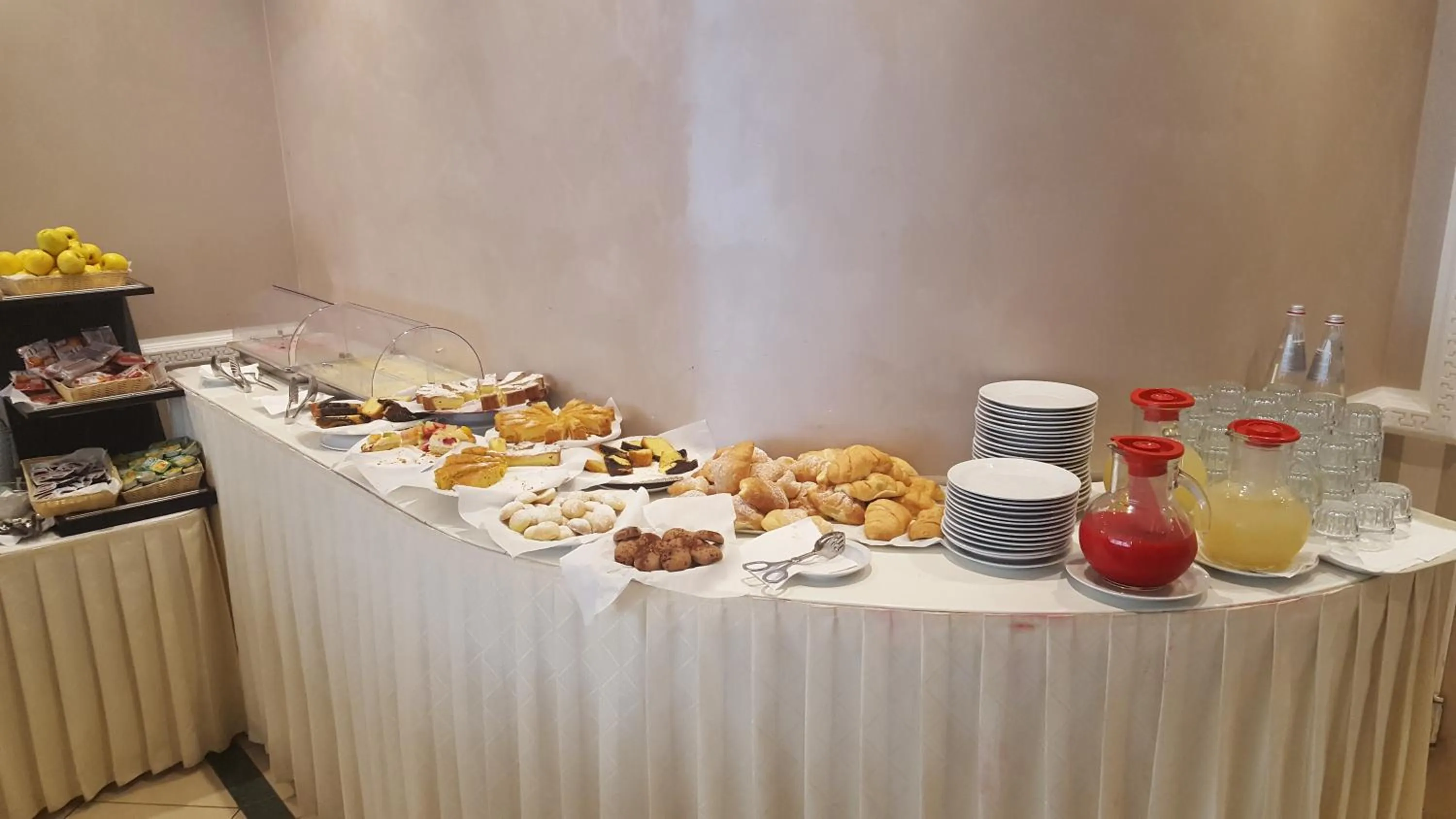 Breakfast in Hotel Inn