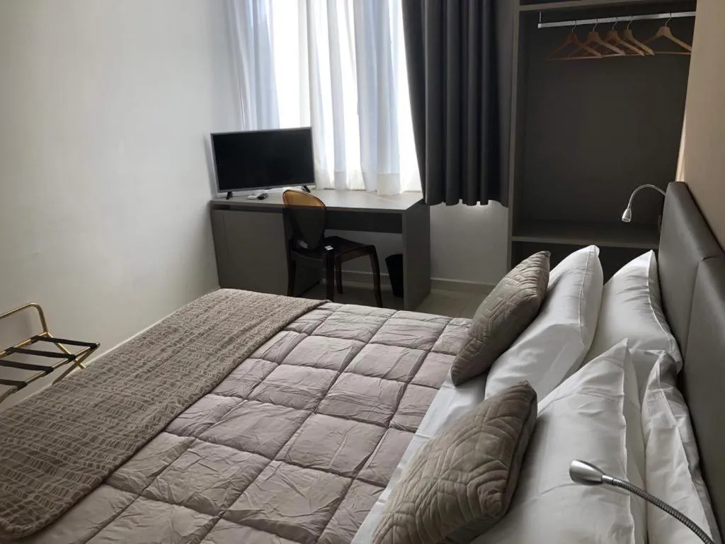 Communal lounge/ TV room in Hotel Inn