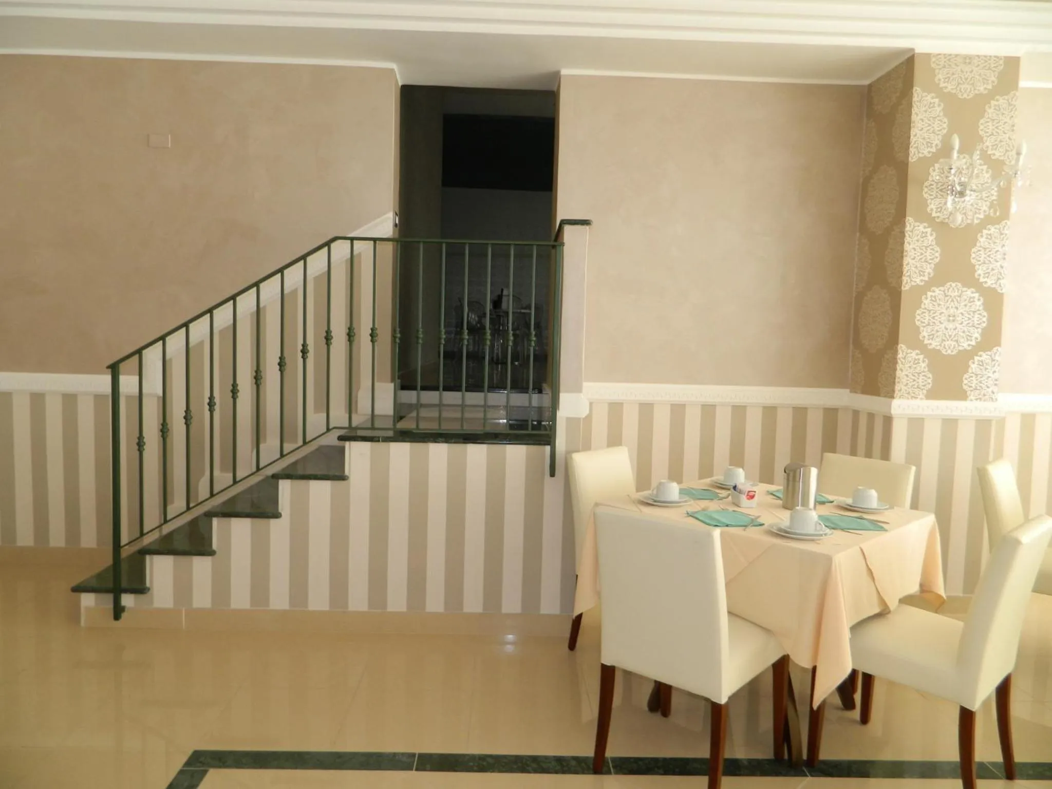 Restaurant/places to eat in Hotel Inn