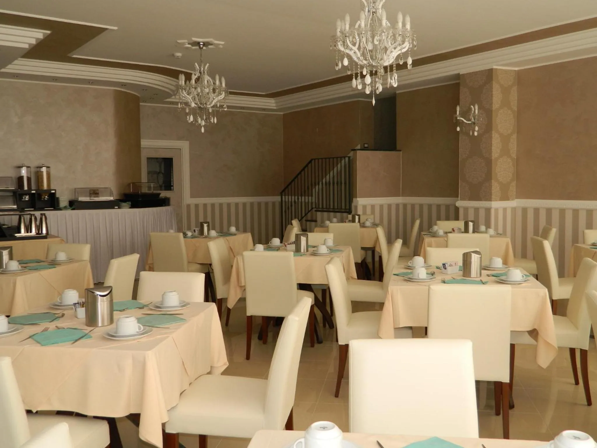 Restaurant/places to eat in Hotel Inn