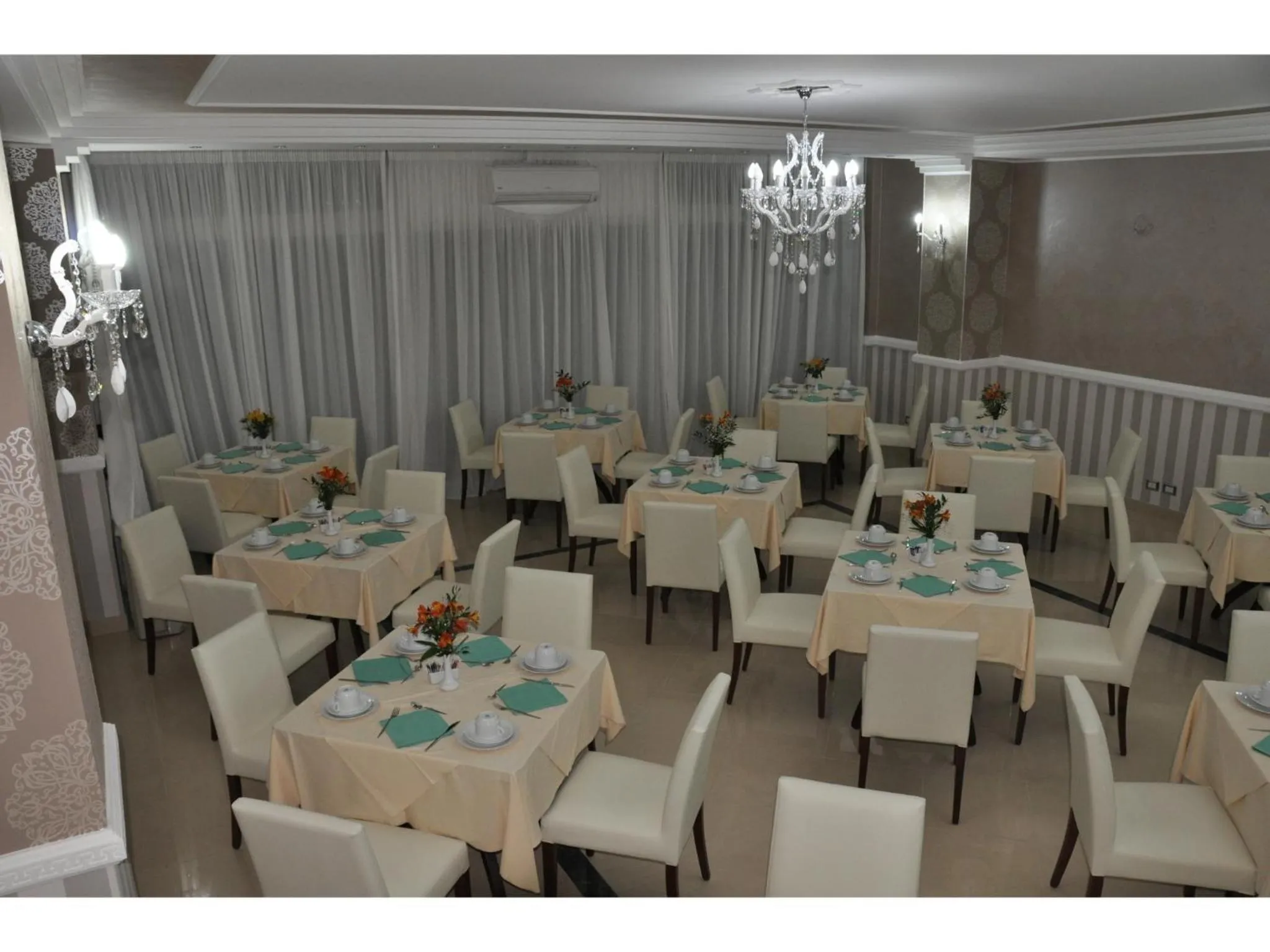 Restaurant/places to eat in Hotel Inn