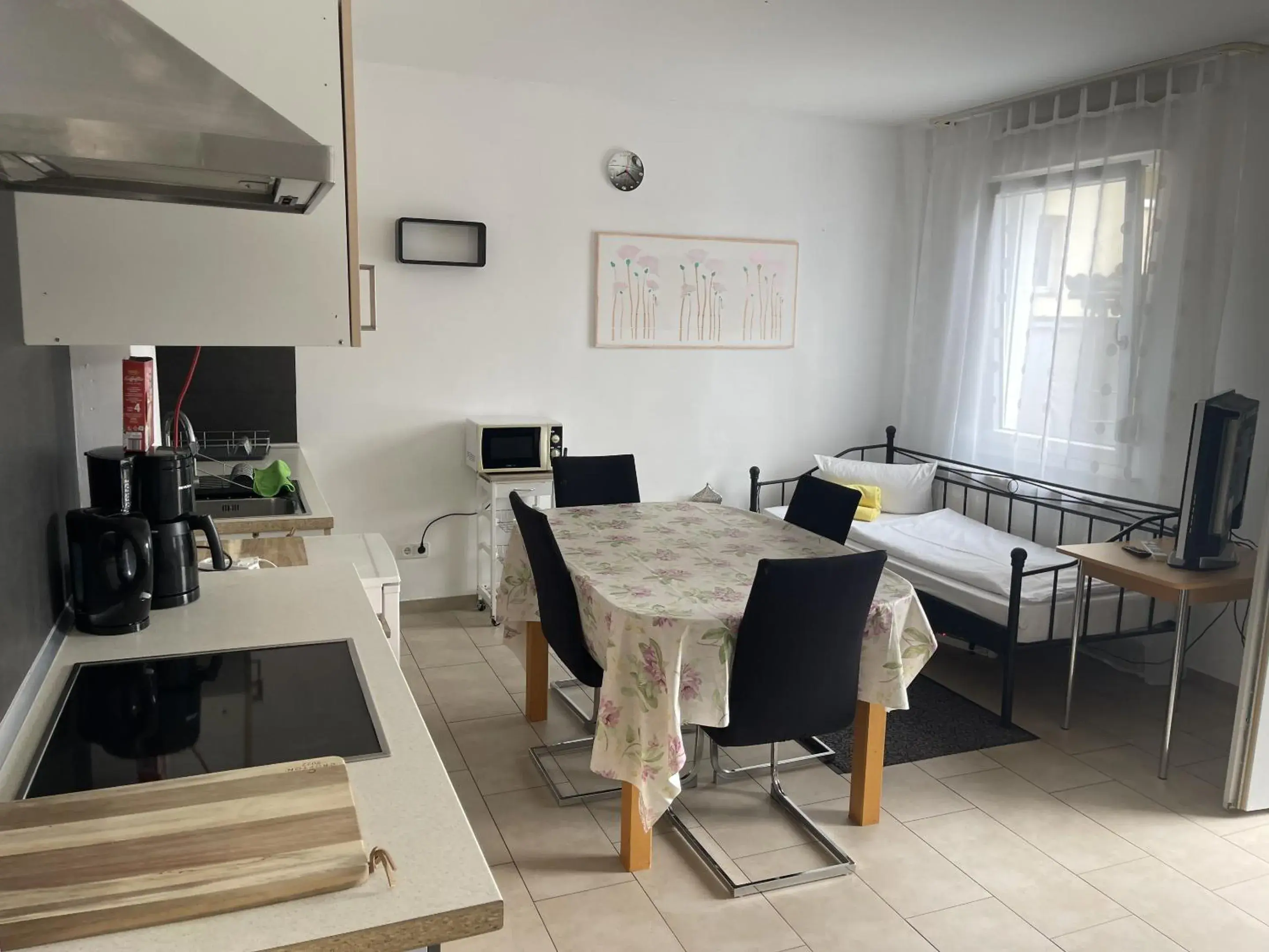 Kitchen or kitchenette, Dining Area in Maffei Apartments