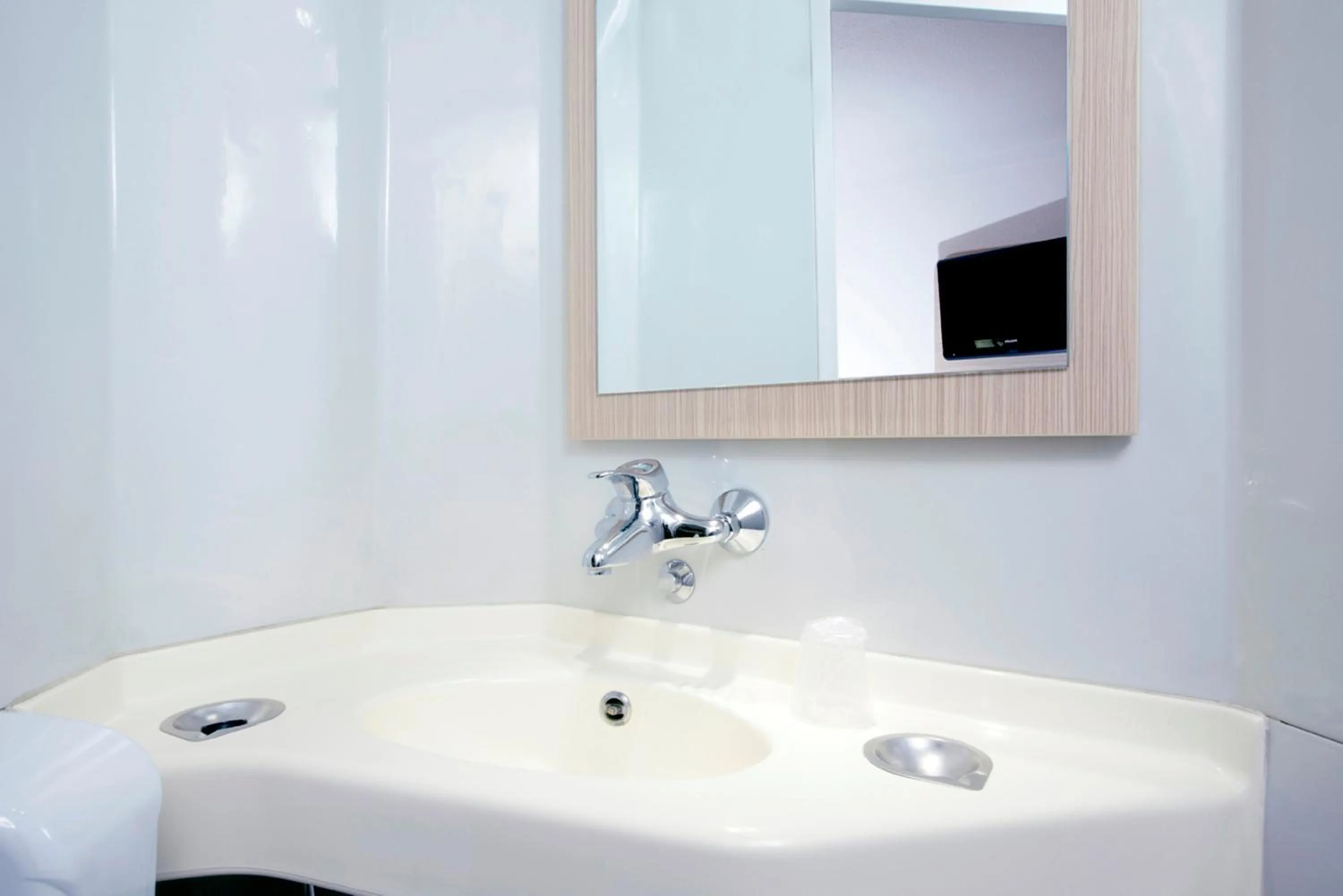 Bathroom in Premiere Classe Valenciennes Ouest Petite Foret