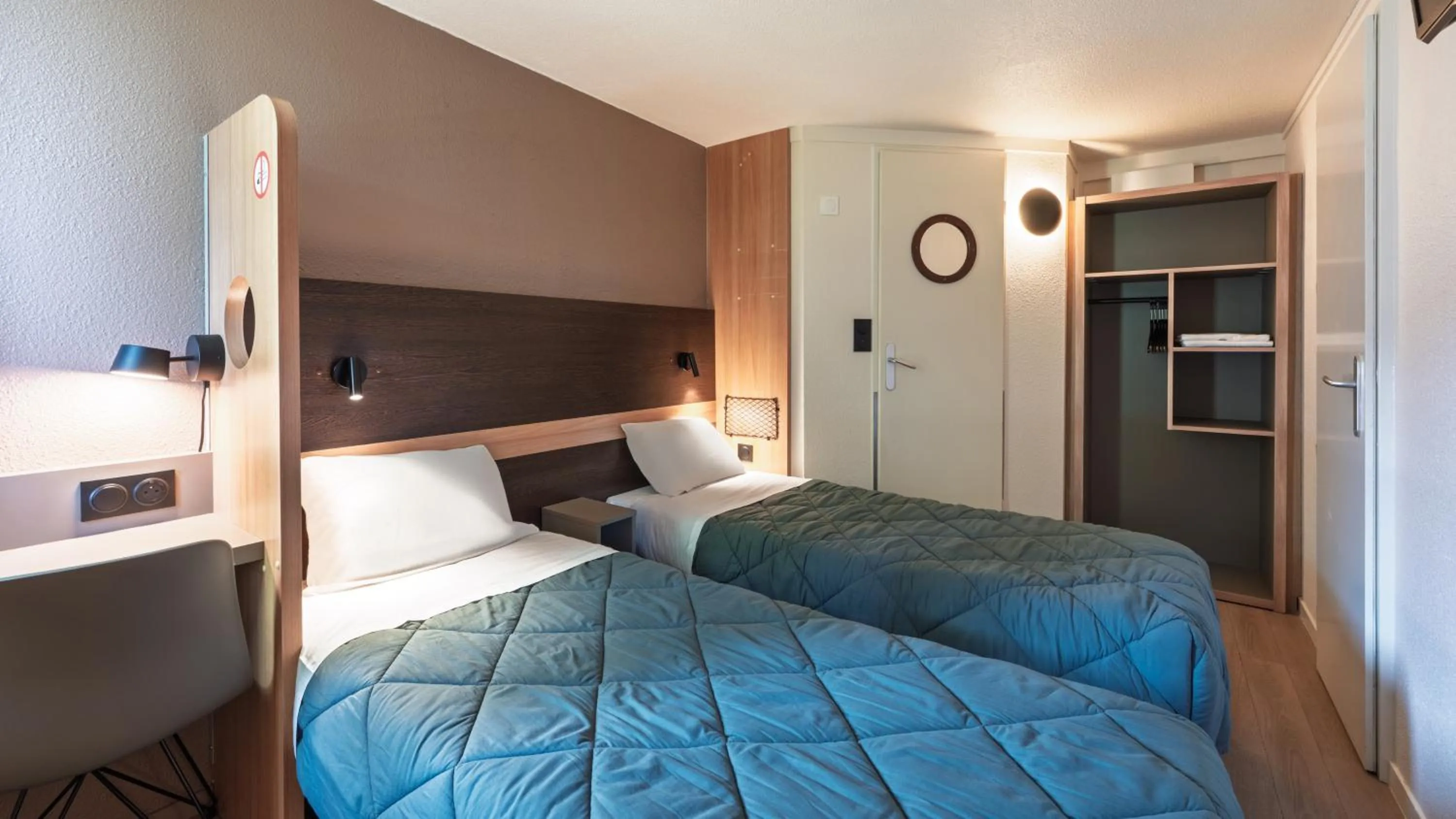 Bed in Premiere Classe Valenciennes Ouest Petite Foret