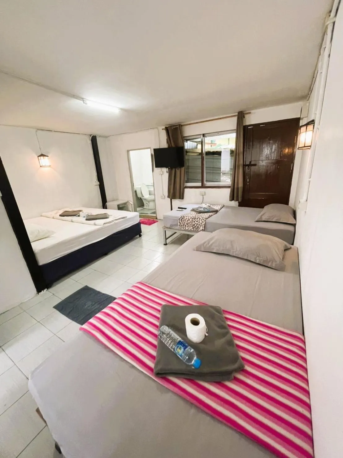 Bed in Tuk Tuk Guesthouse