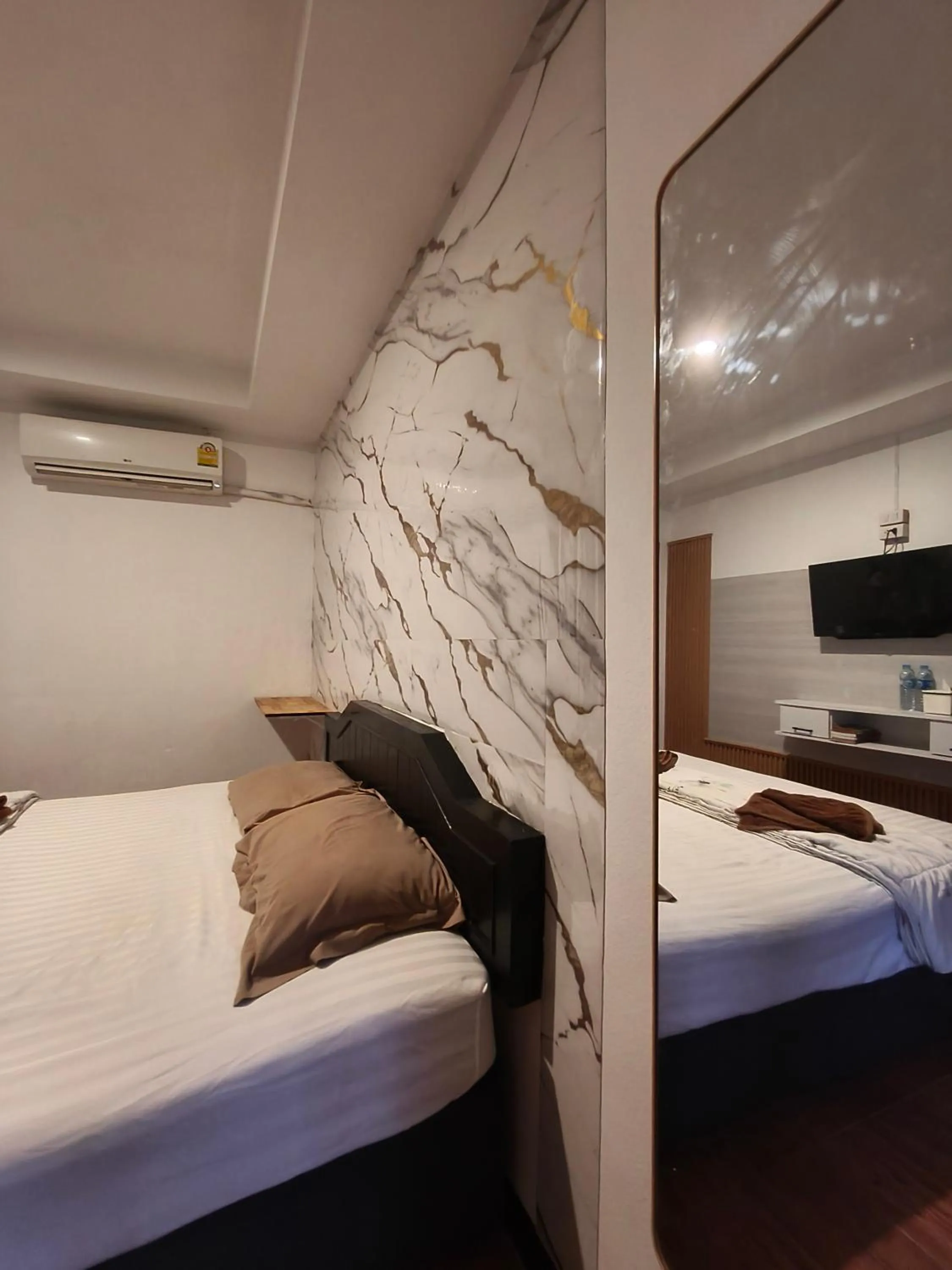 Bed in Tuk Tuk Guesthouse