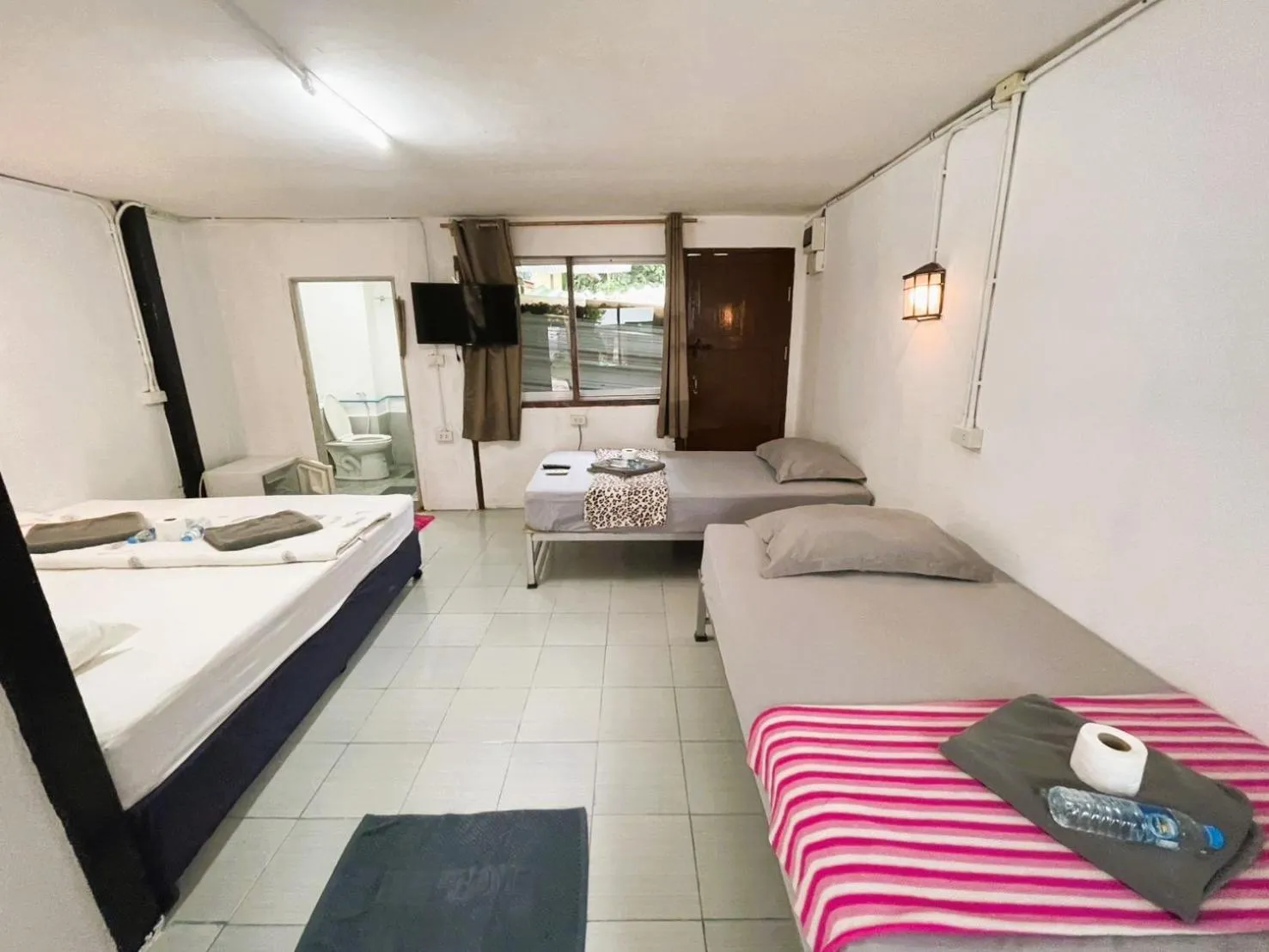 Bed in Tuk Tuk Guesthouse