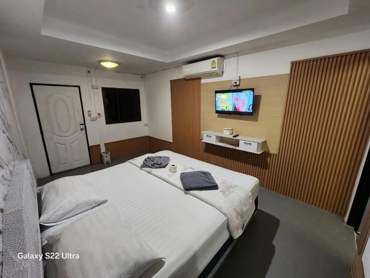 Bed in Tuk Tuk Guesthouse