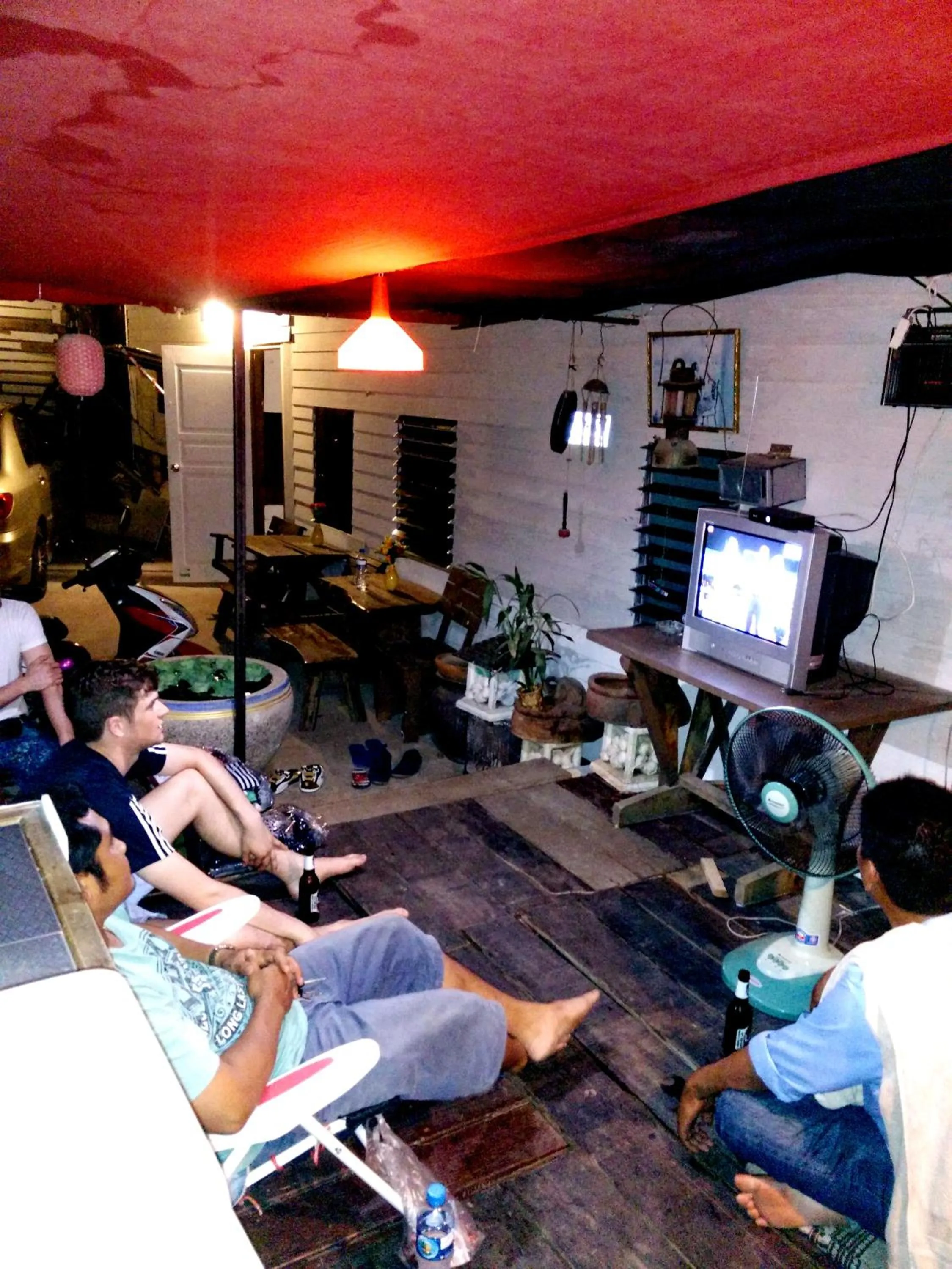 Family in Tuk Tuk Guesthouse