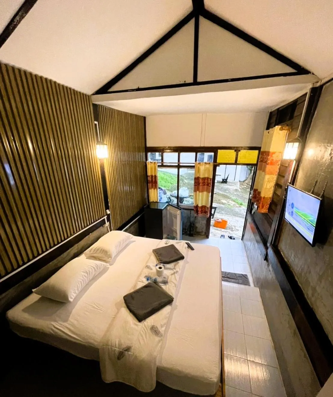 Property building, Bed in Tuk Tuk Guesthouse