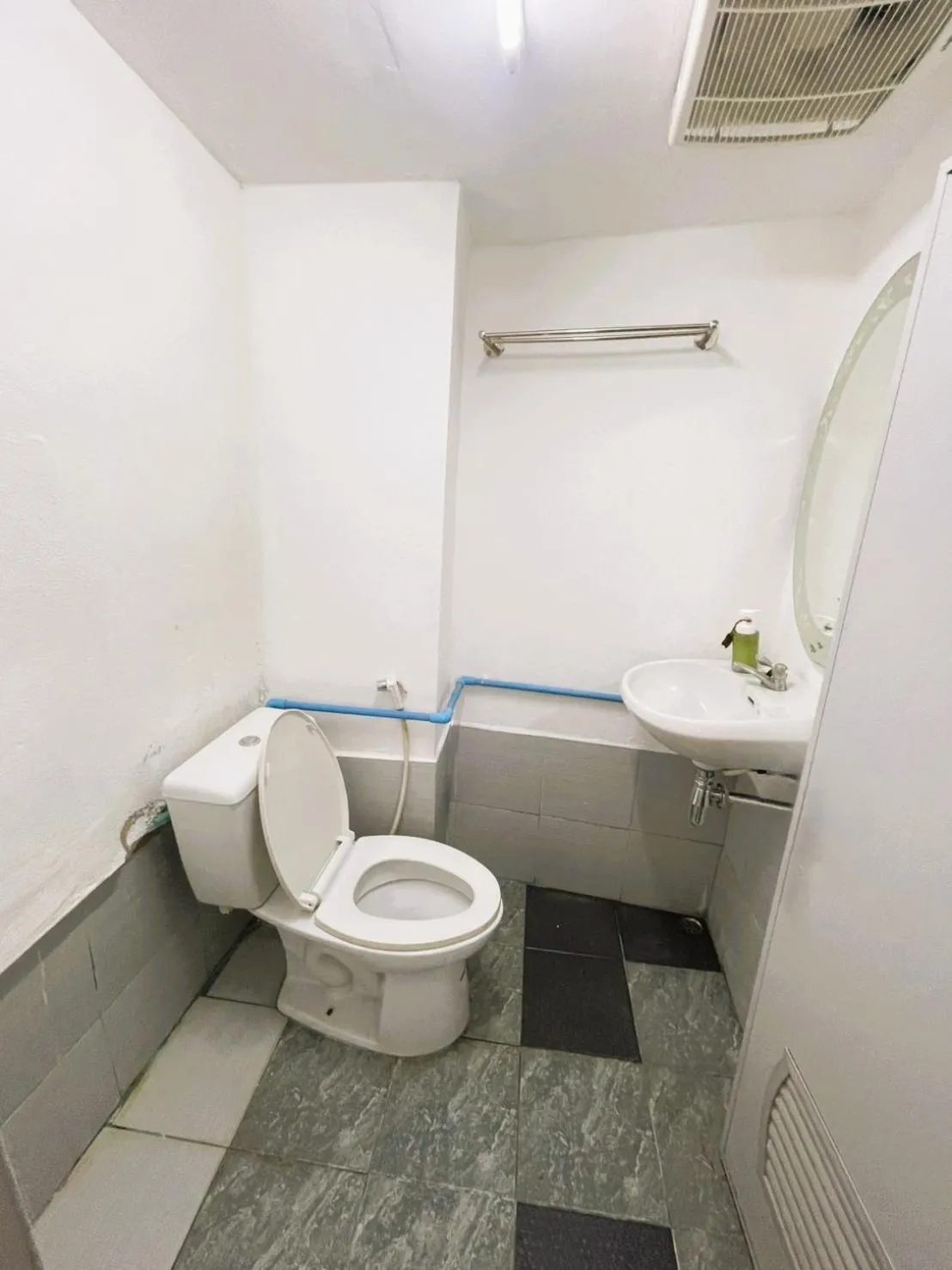 Bathroom in Tuk Tuk Guesthouse