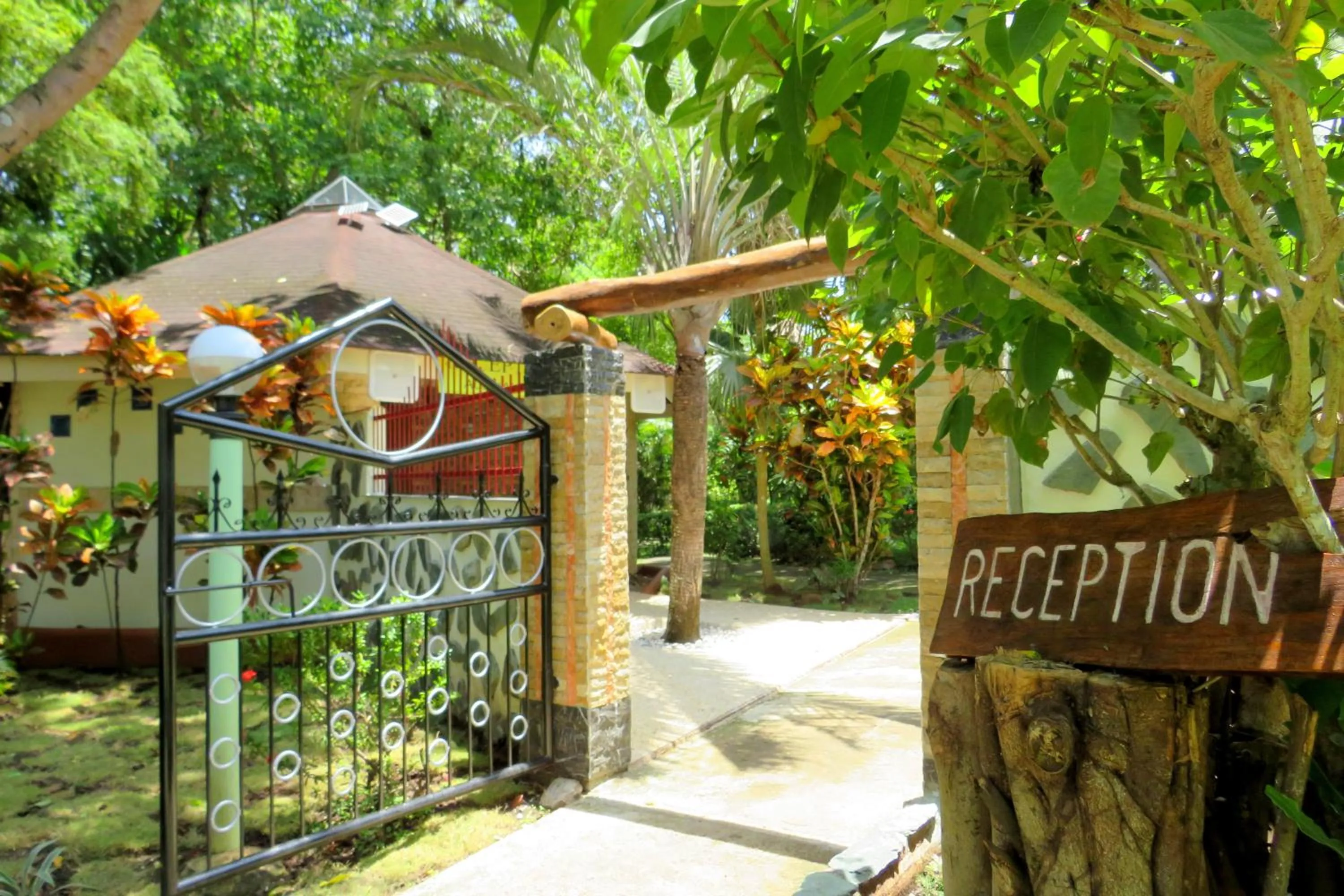 Facade/entrance in ALONALAND RESORT