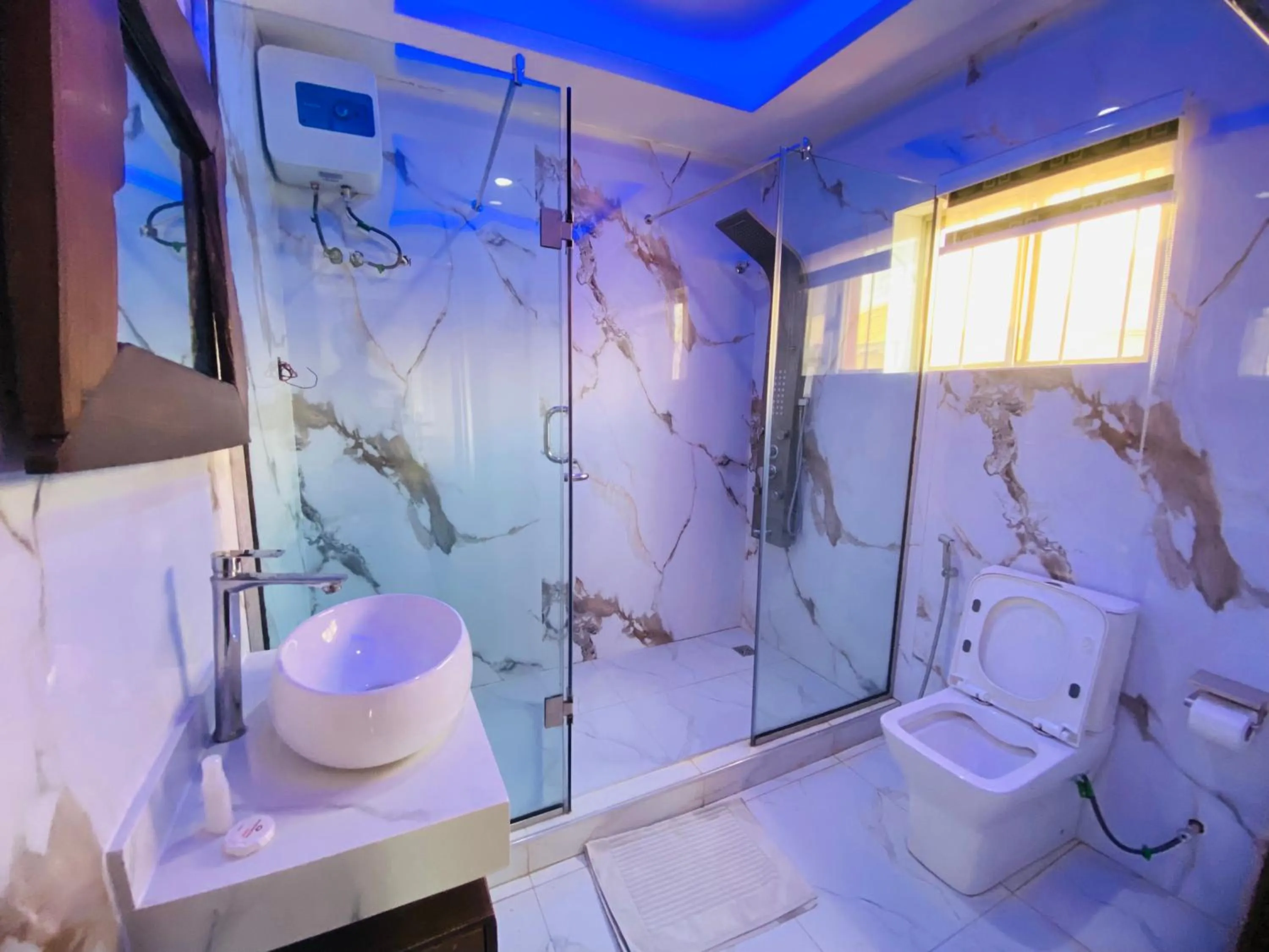 Shower in Presken Hotel Oniru, Victoria Island