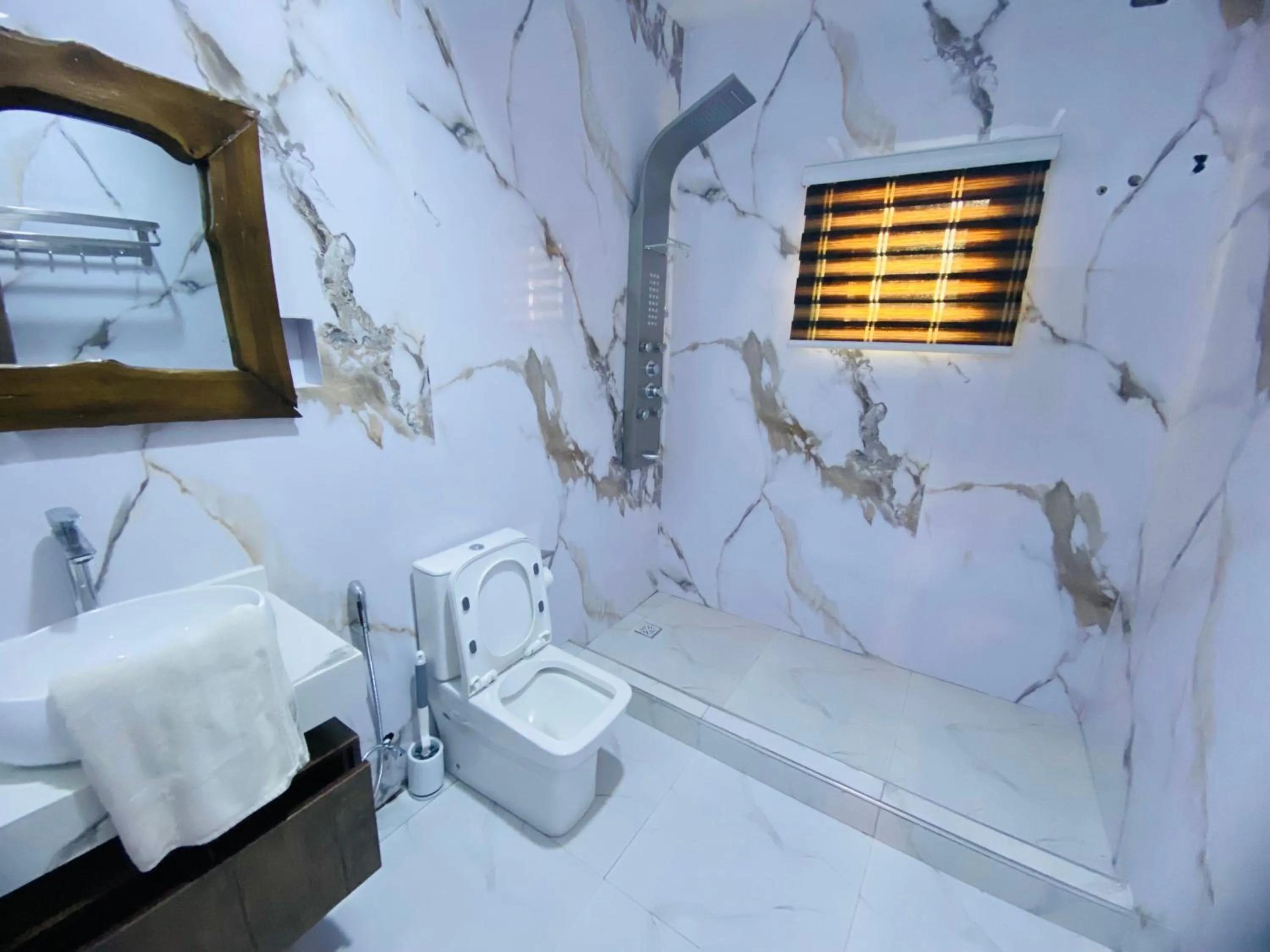 Toilet in Presken Hotel Oniru, Victoria Island