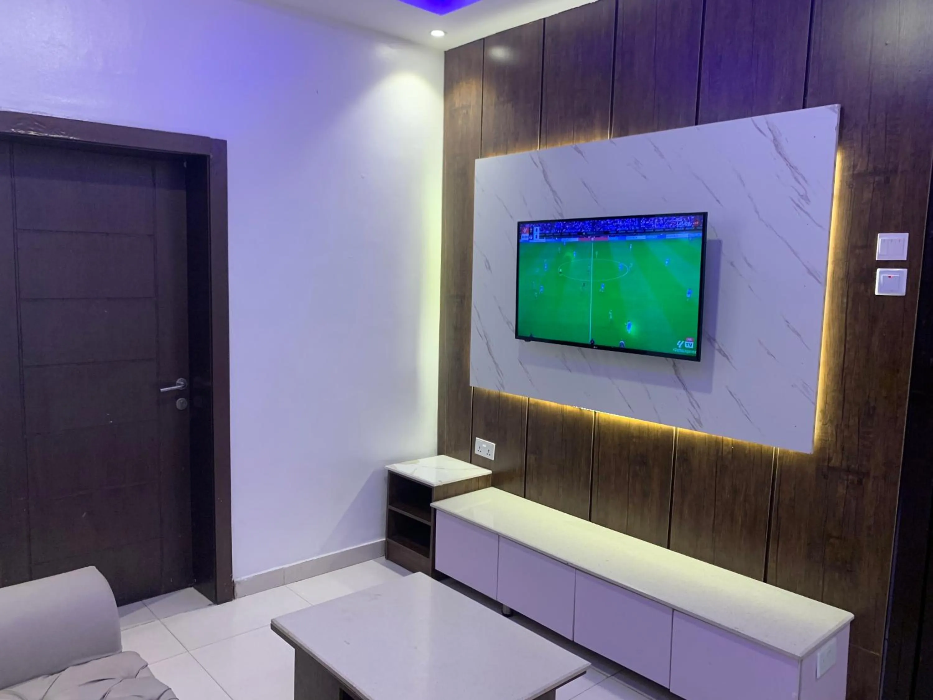 TV and multimedia in Presken Hotel Oniru, Victoria Island