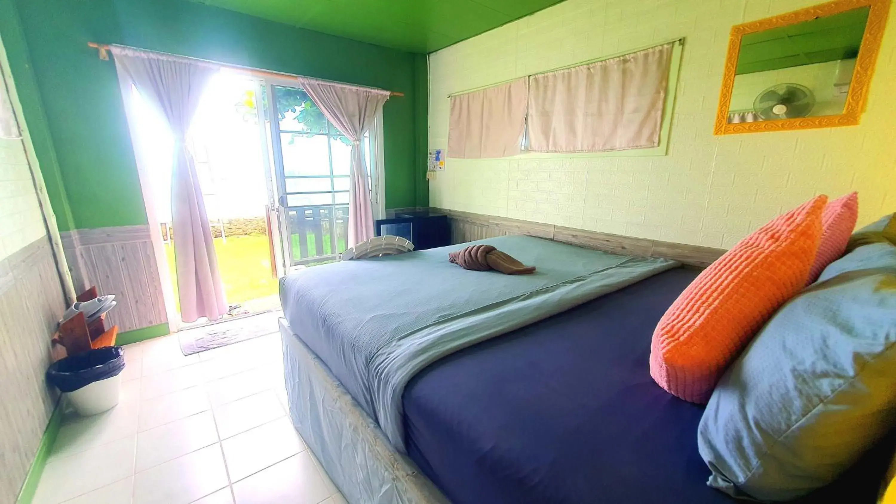 Property building, Bed in Kohchang 7 seaview bungalow Property building, Bed in Kohchang 7 seaview bungalow