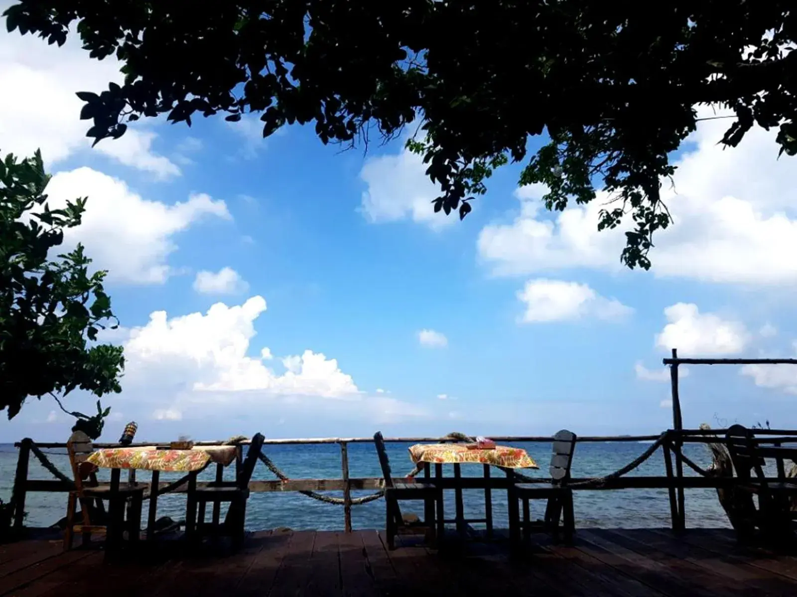 Restaurant/places to eat in Kohchang 7 seaview bungalow Restaurant/places to eat in Kohchang 7 seaview bungalow