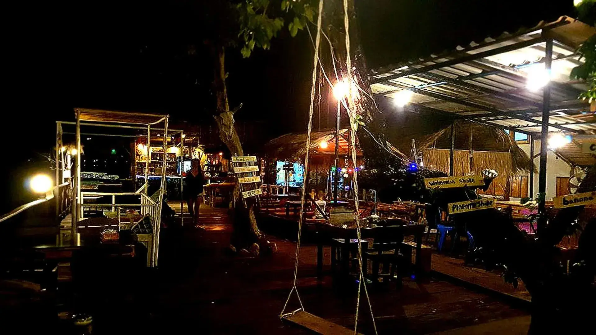 Restaurant/places to eat in Kohchang 7 seaview bungalow Restaurant/places to eat in Kohchang 7 seaview bungalow