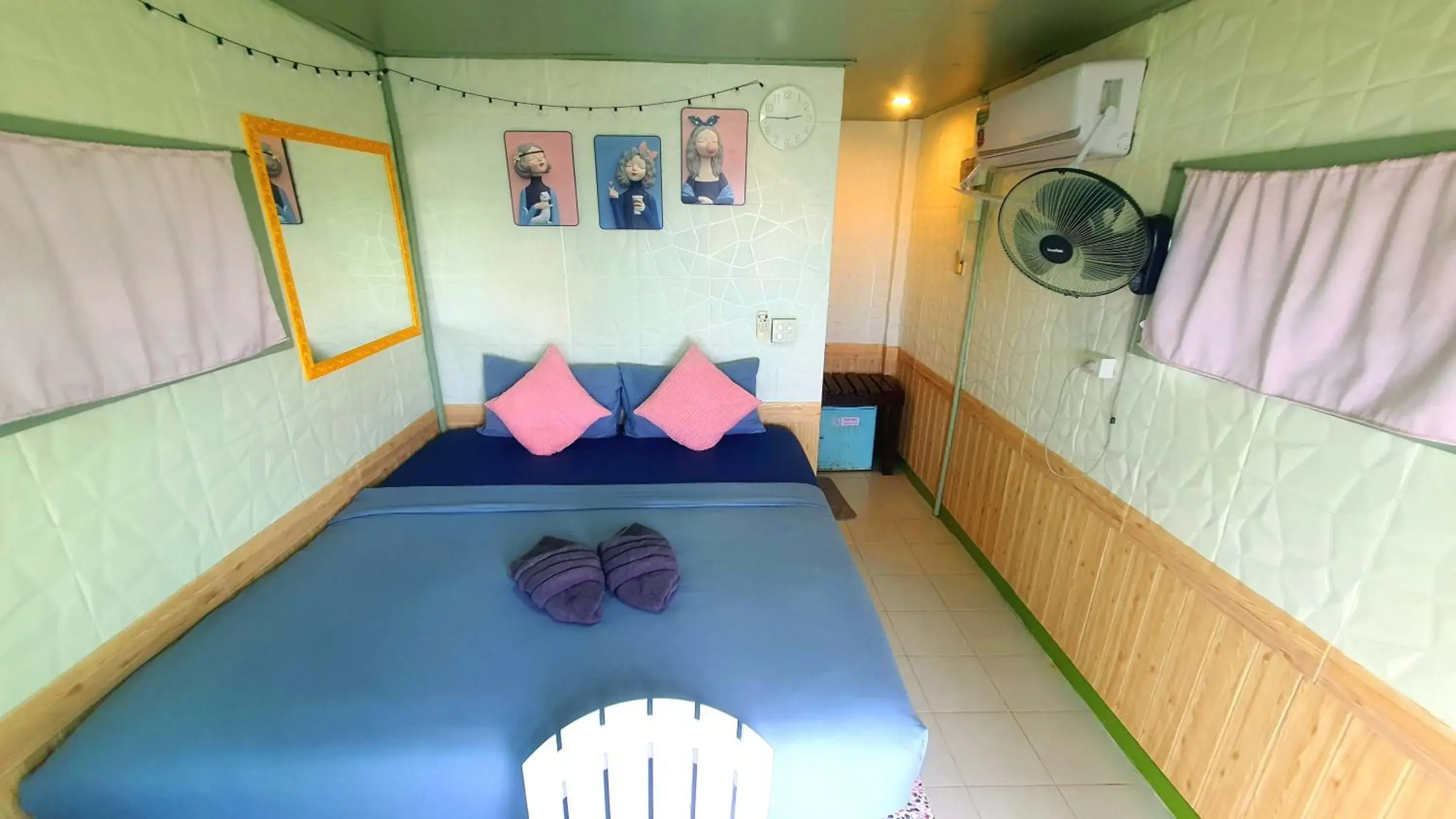 Property building, Bed in Kohchang 7 seaview bungalow Property building, Bed in Kohchang 7 seaview bungalow