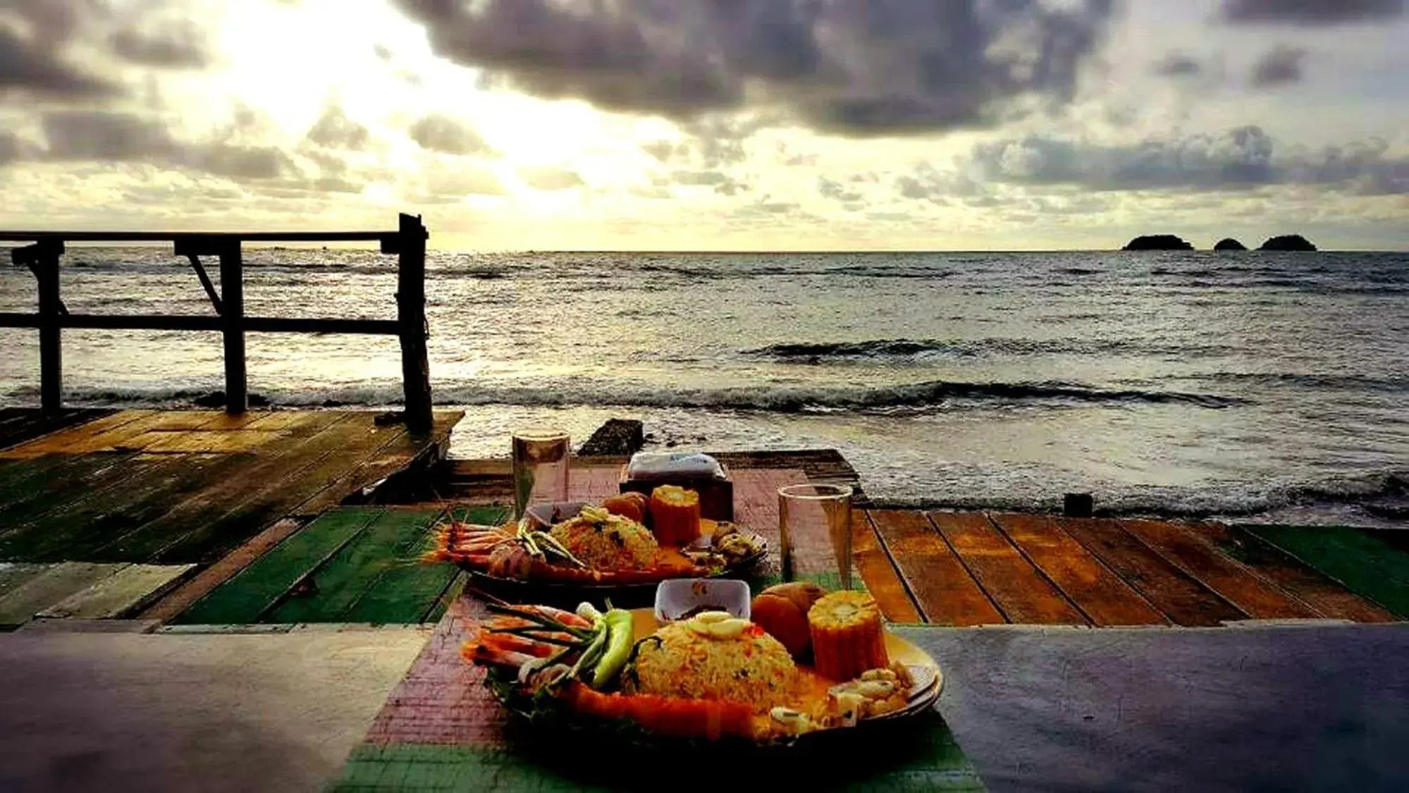 Restaurant/places to eat in Kohchang 7 seaview bungalow Restaurant/places to eat in Kohchang 7 seaview bungalow