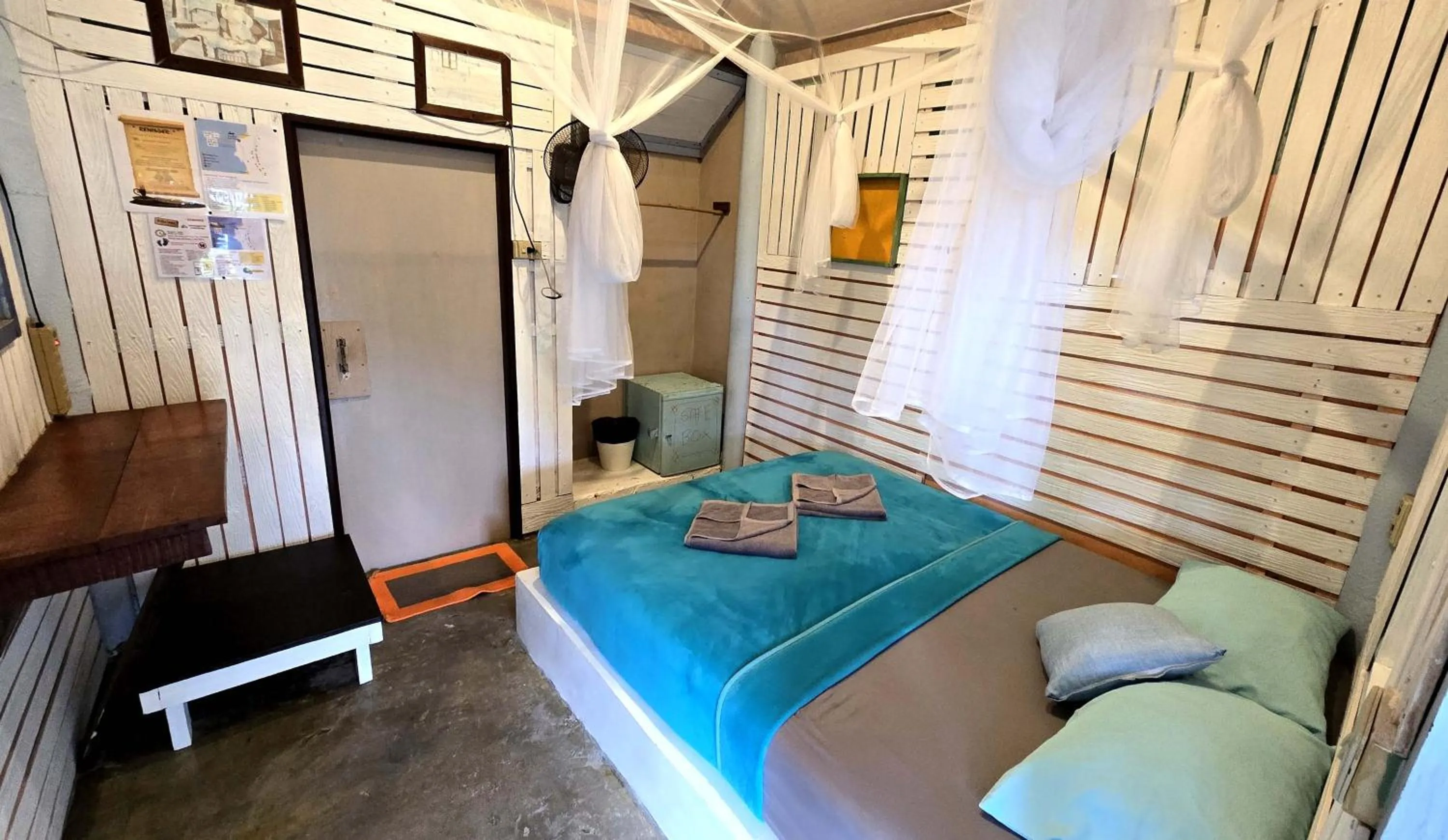 Bed in Kohchang 7 seaview bungalow