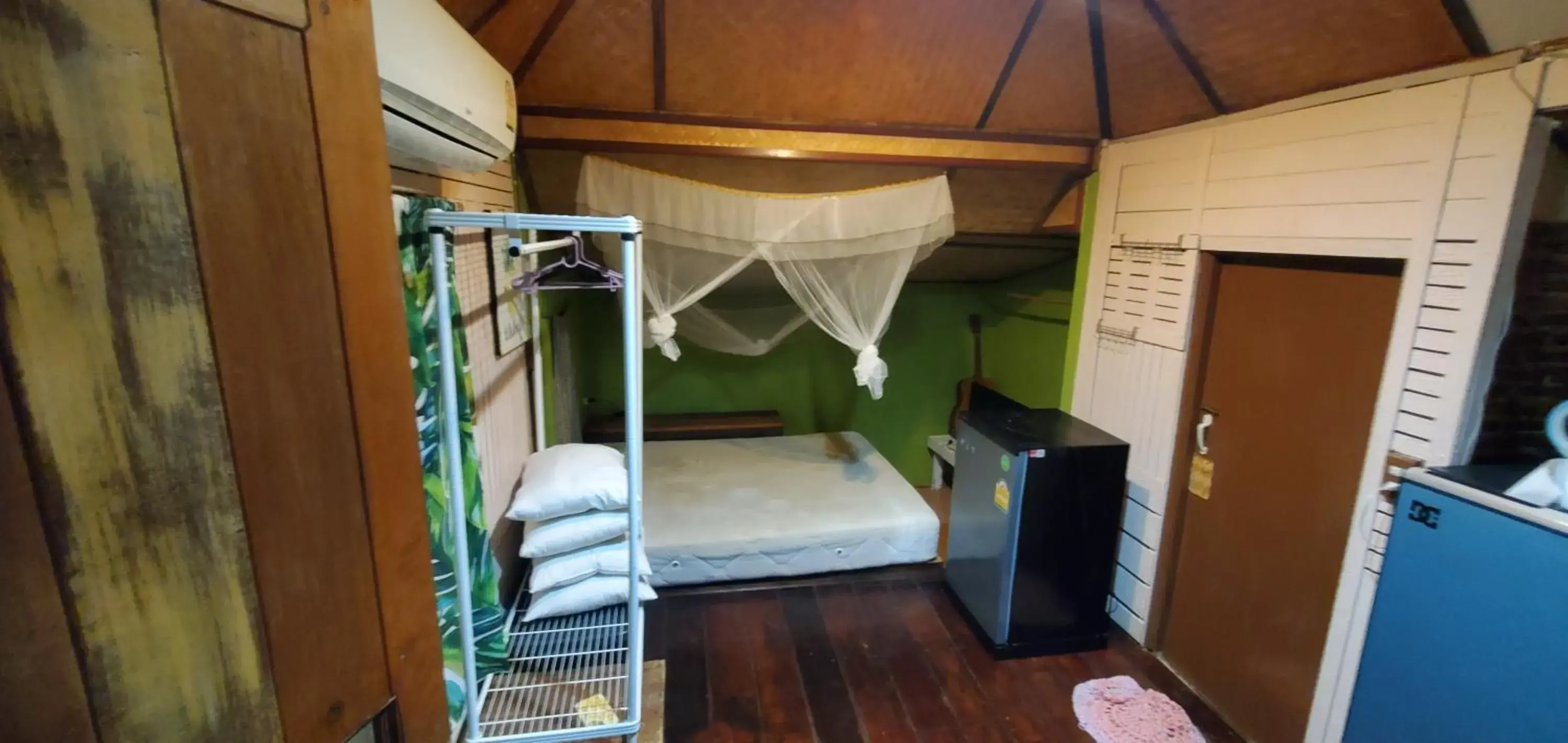 Property building, Bed in Kohchang 7 seaview bungalow Property building, Bed in Kohchang 7 seaview bungalow