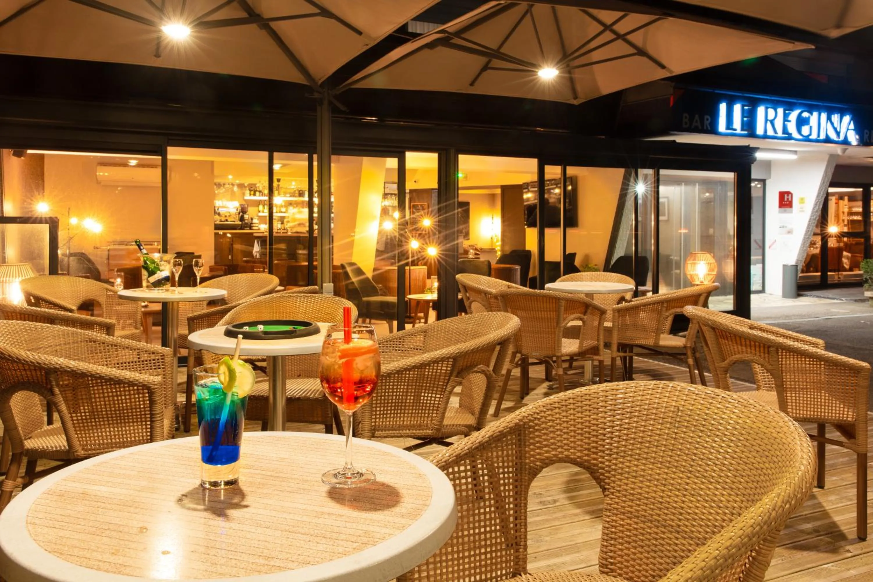 Patio in Le Regina Hôtel restaurant