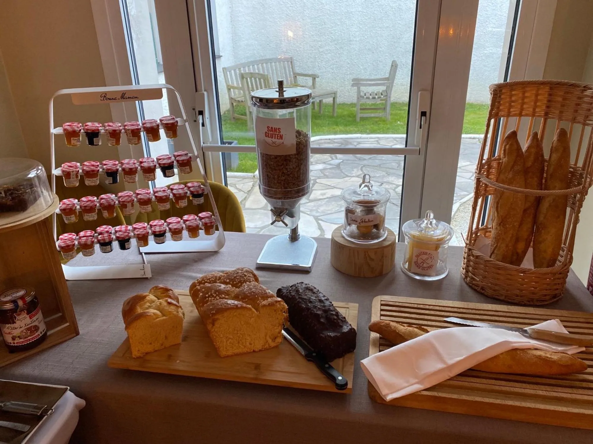 Breakfast in Le Regina Hôtel restaurant