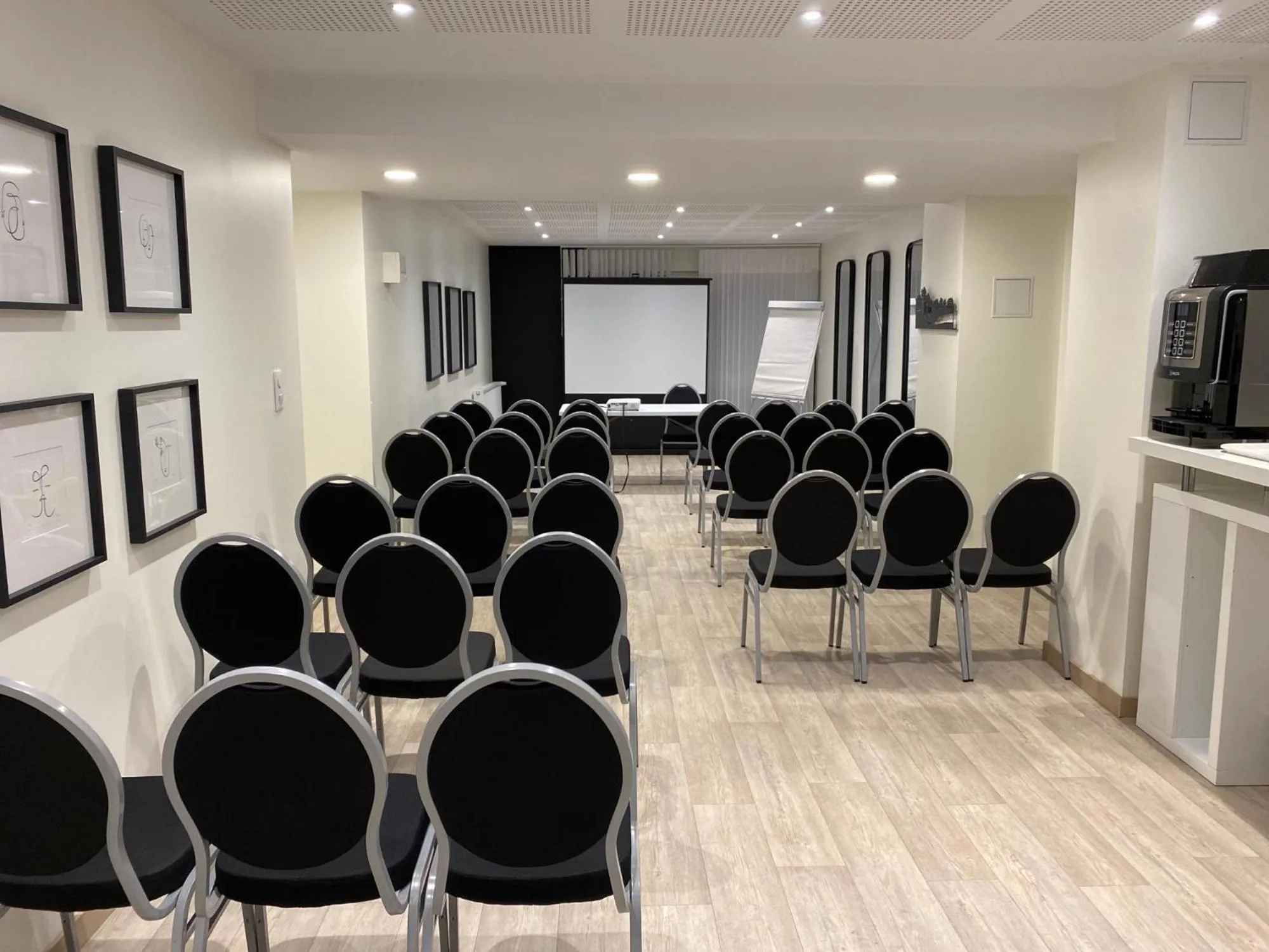 Meeting/conference room in Le Regina Hôtel restaurant