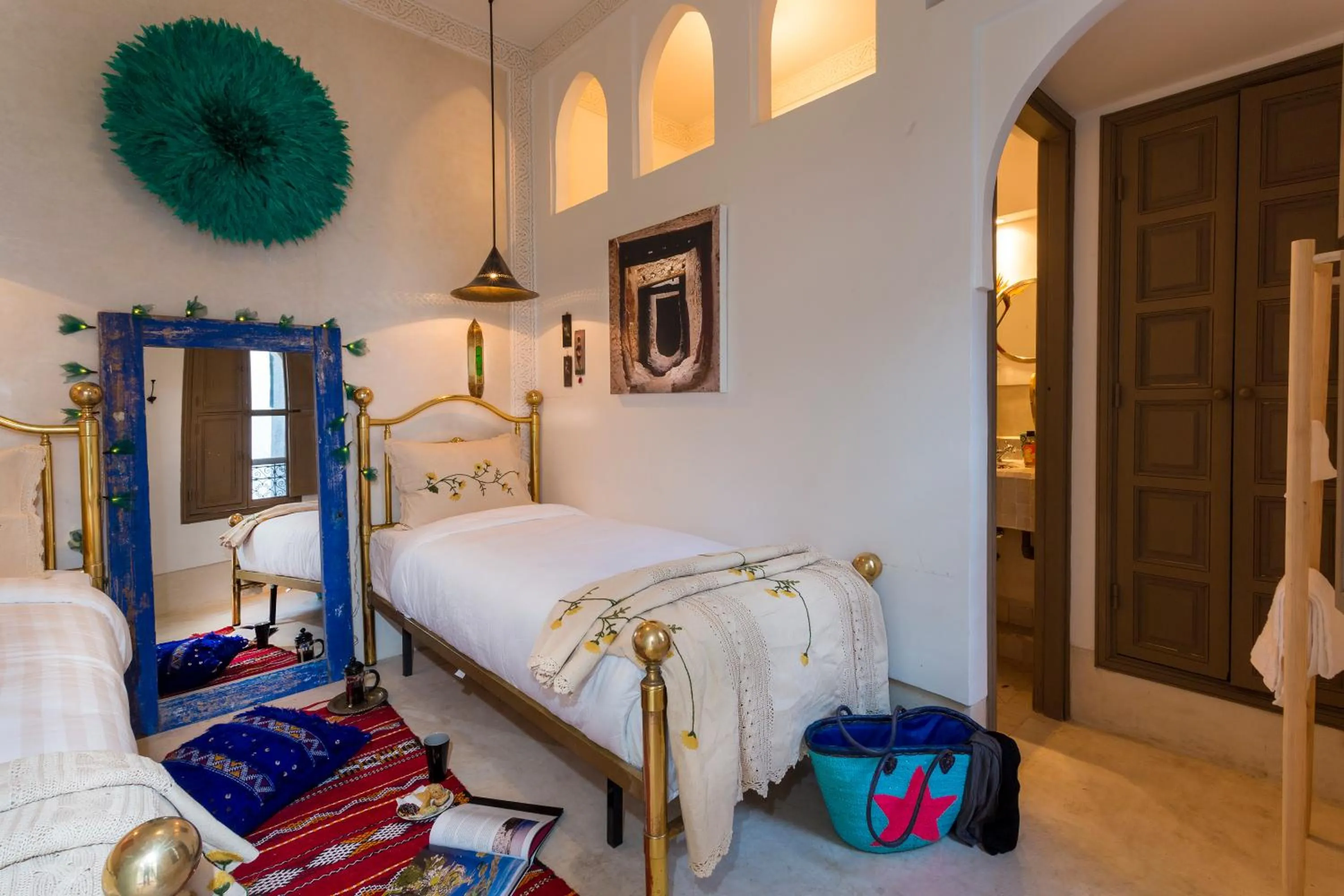 Photo of the whole room, Bed in Riad Lumière