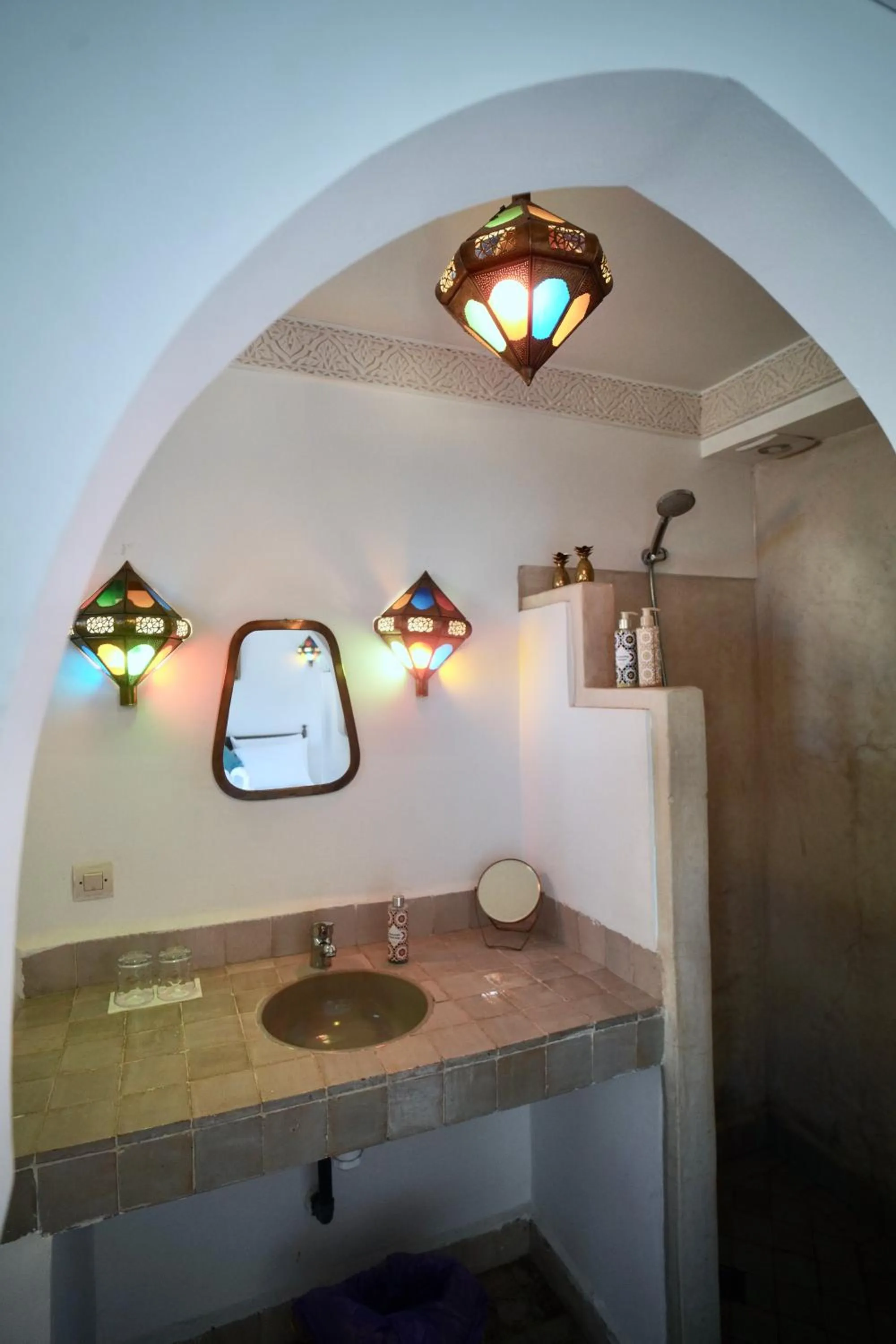Shower in Riad Lumière