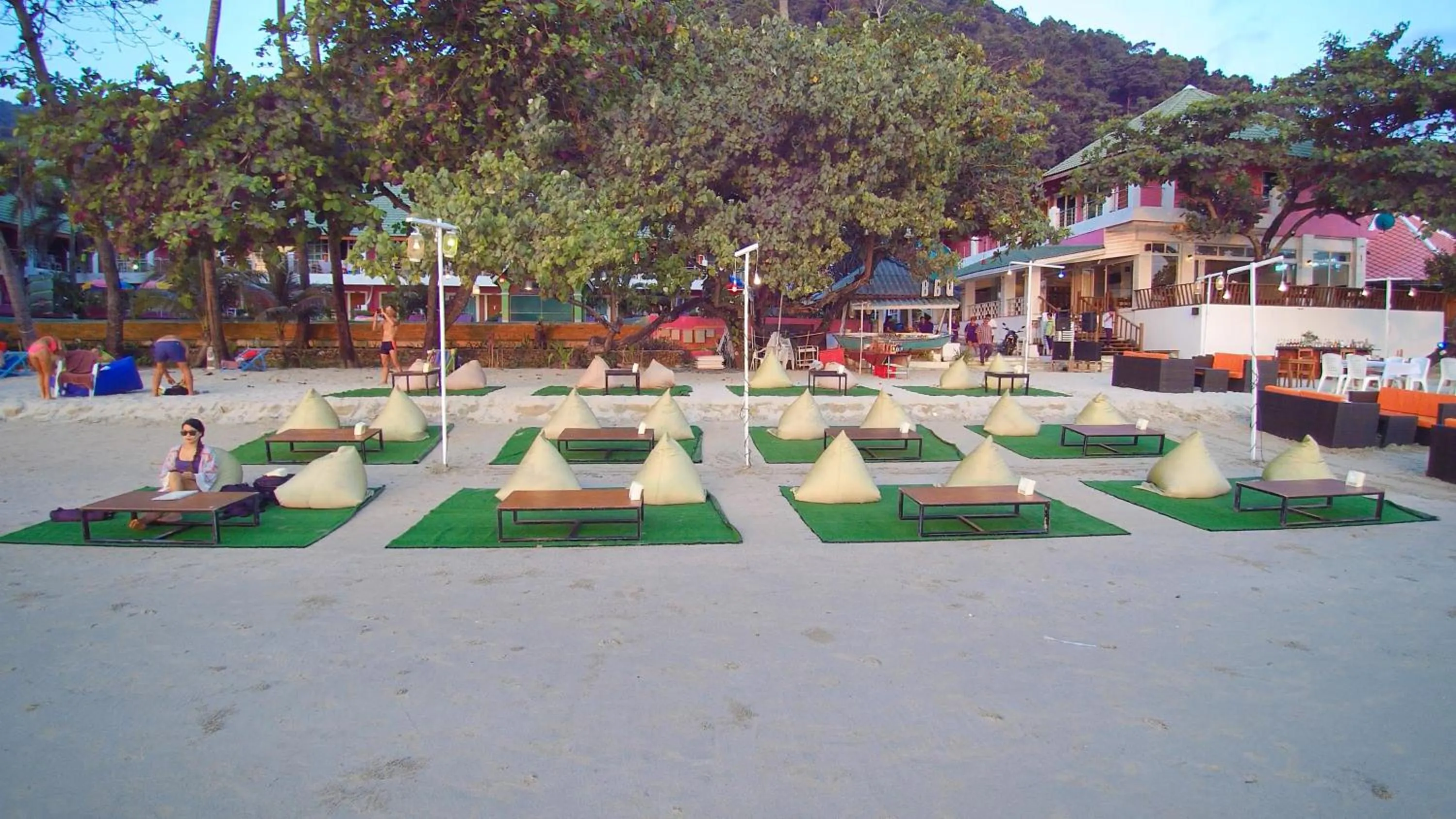 Restaurant/places to eat in Cookies Hotel