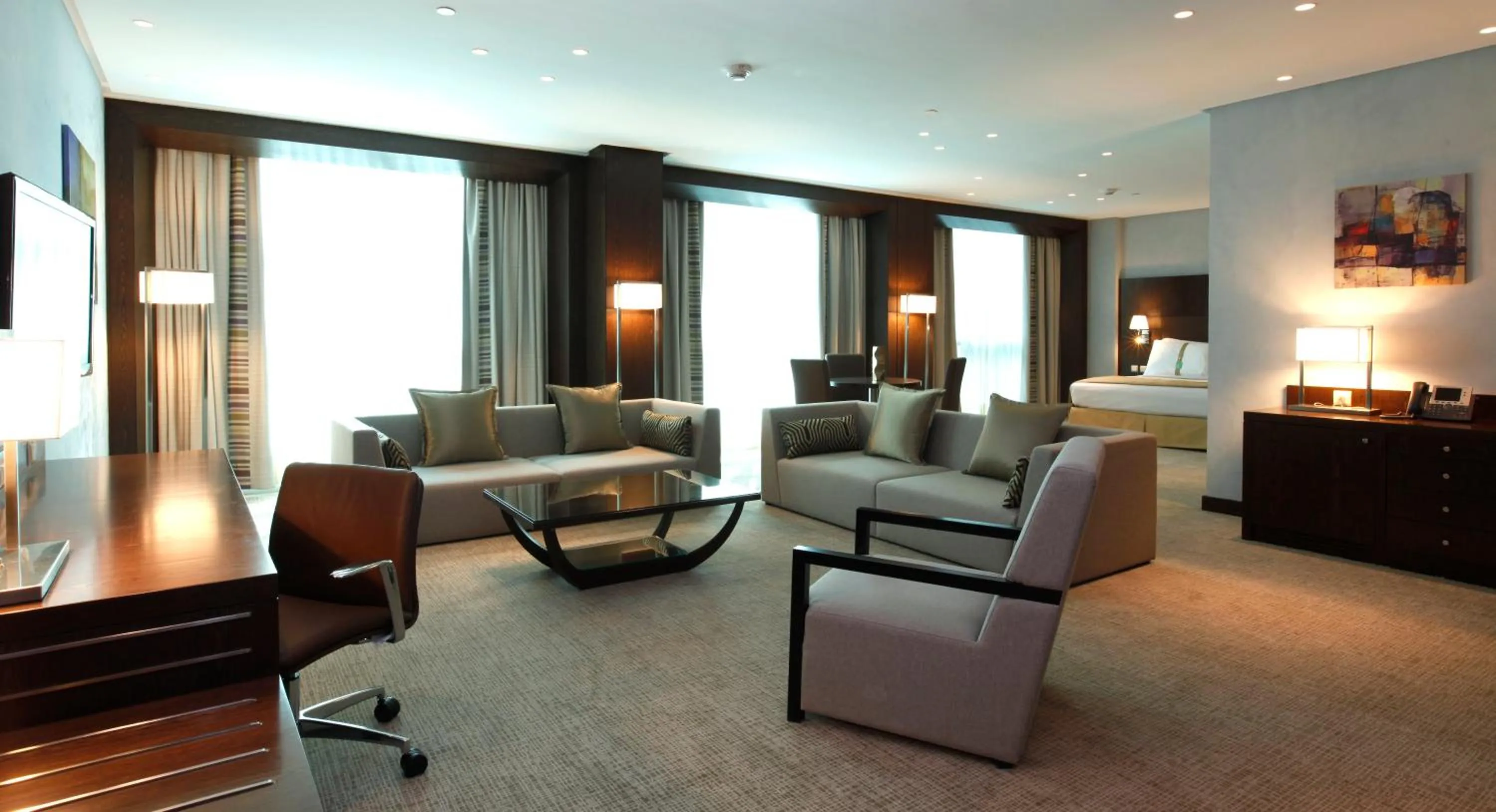 Photo of the whole room, Seating Area in Holiday Inn Meydan, an IHG Hotel