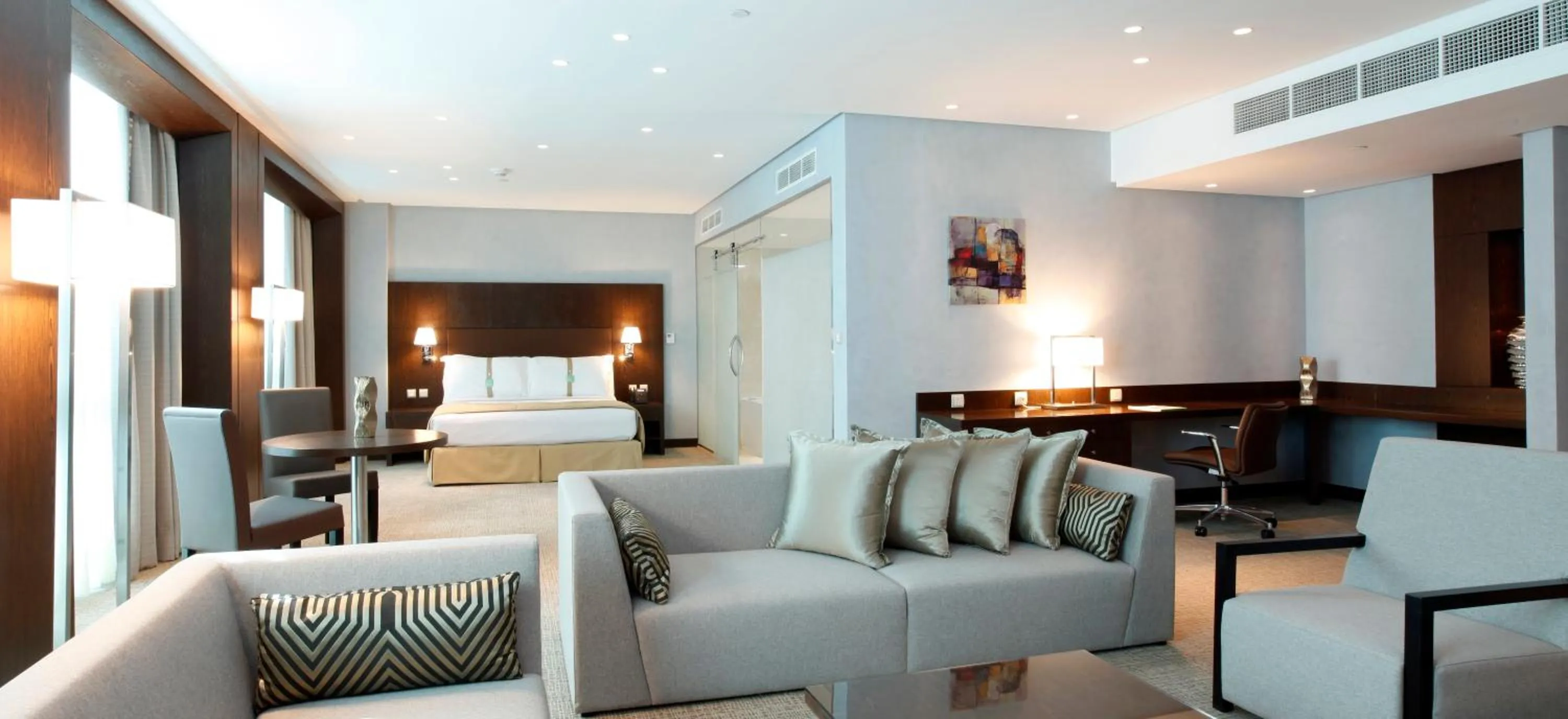 Photo of the whole room, Seating Area in Holiday Inn Meydan, an IHG Hotel