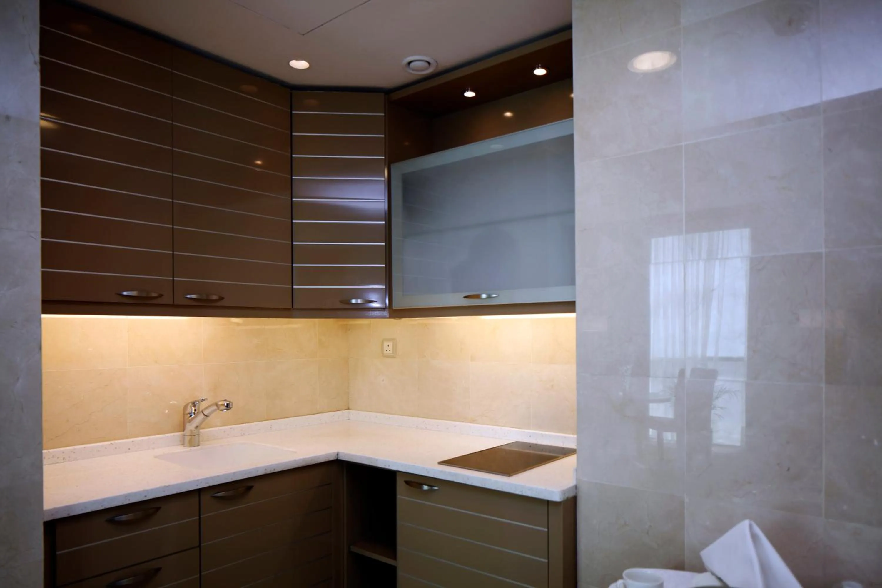 Photo of the whole room, Kitchen/Kitchenette in Holiday Inn Meydan, an IHG Hotel