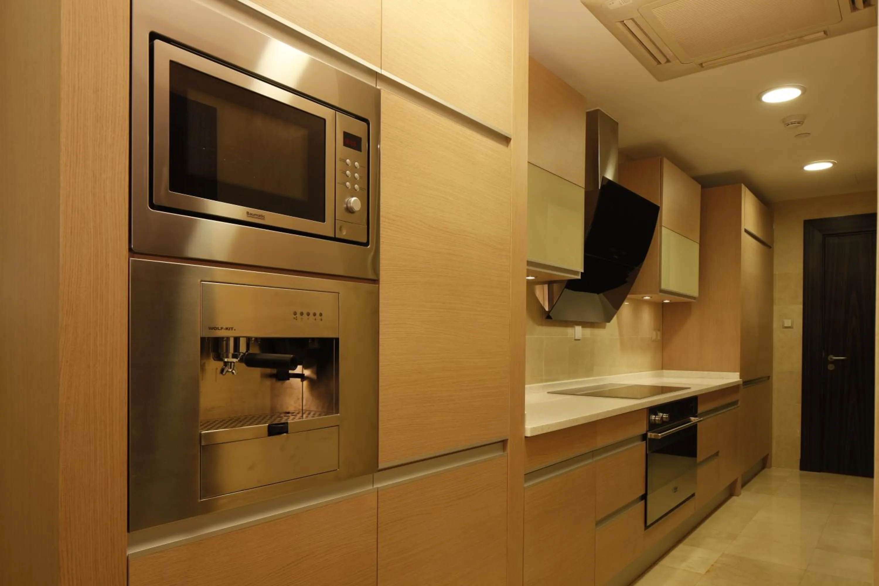 Photo of the whole room, Kitchen/Kitchenette in Holiday Inn Meydan, an IHG Hotel